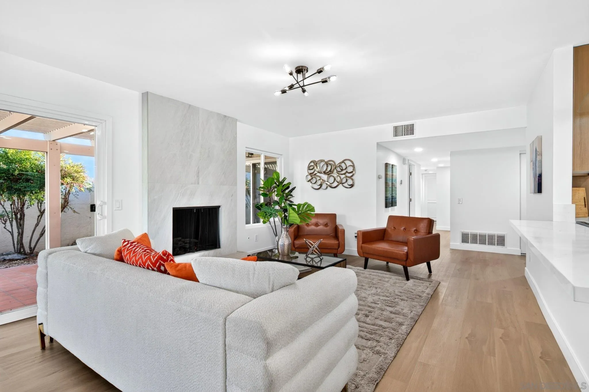 https://cdn.realtyfeed.com/cdn/127/260019260/85a2d7e983400ff5a8c62e979800da1b.webp
