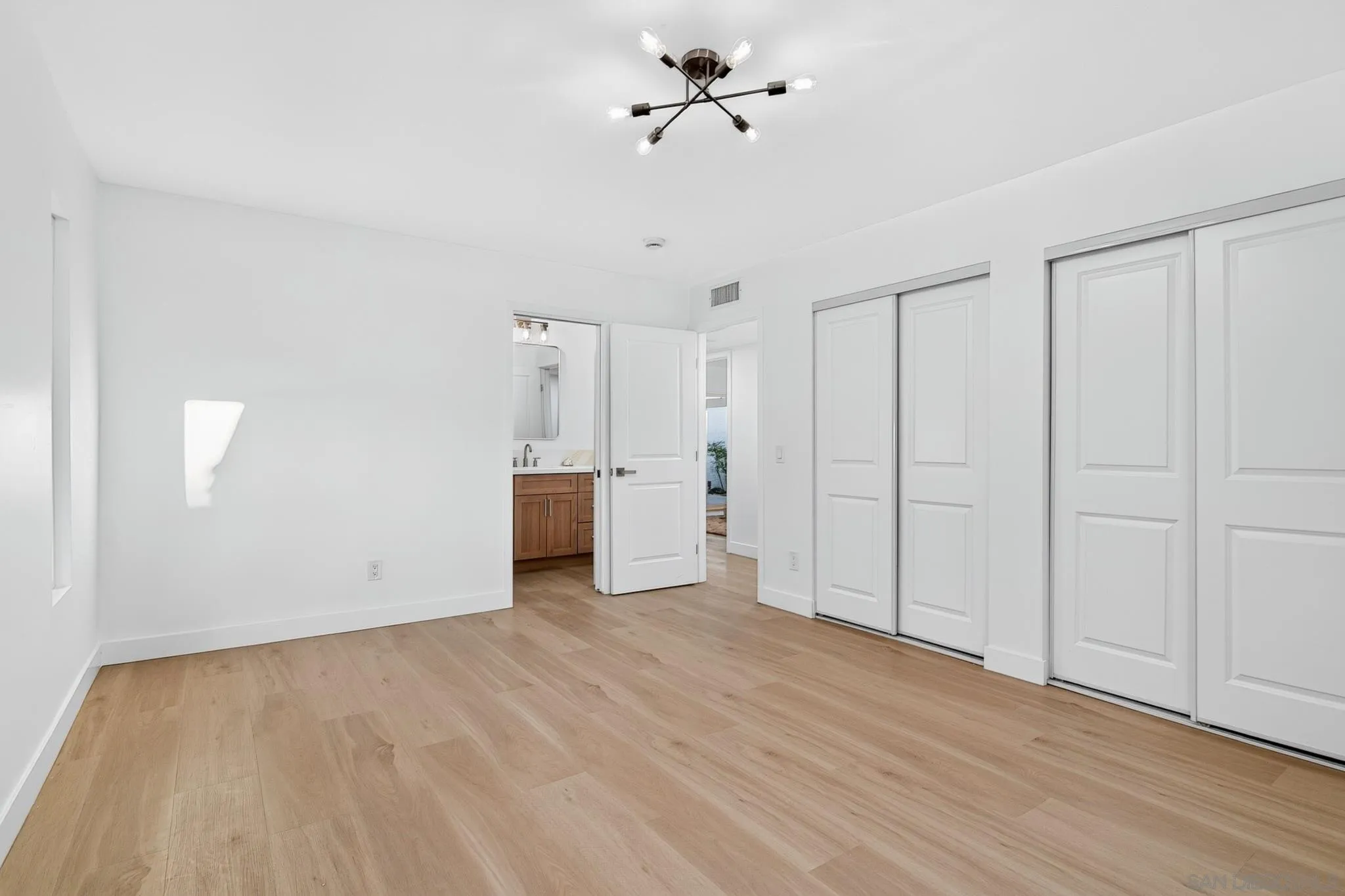 https://cdn.realtyfeed.com/cdn/127/260019260/f46f17df2eb35835fe8d03d99c2151d1.webp