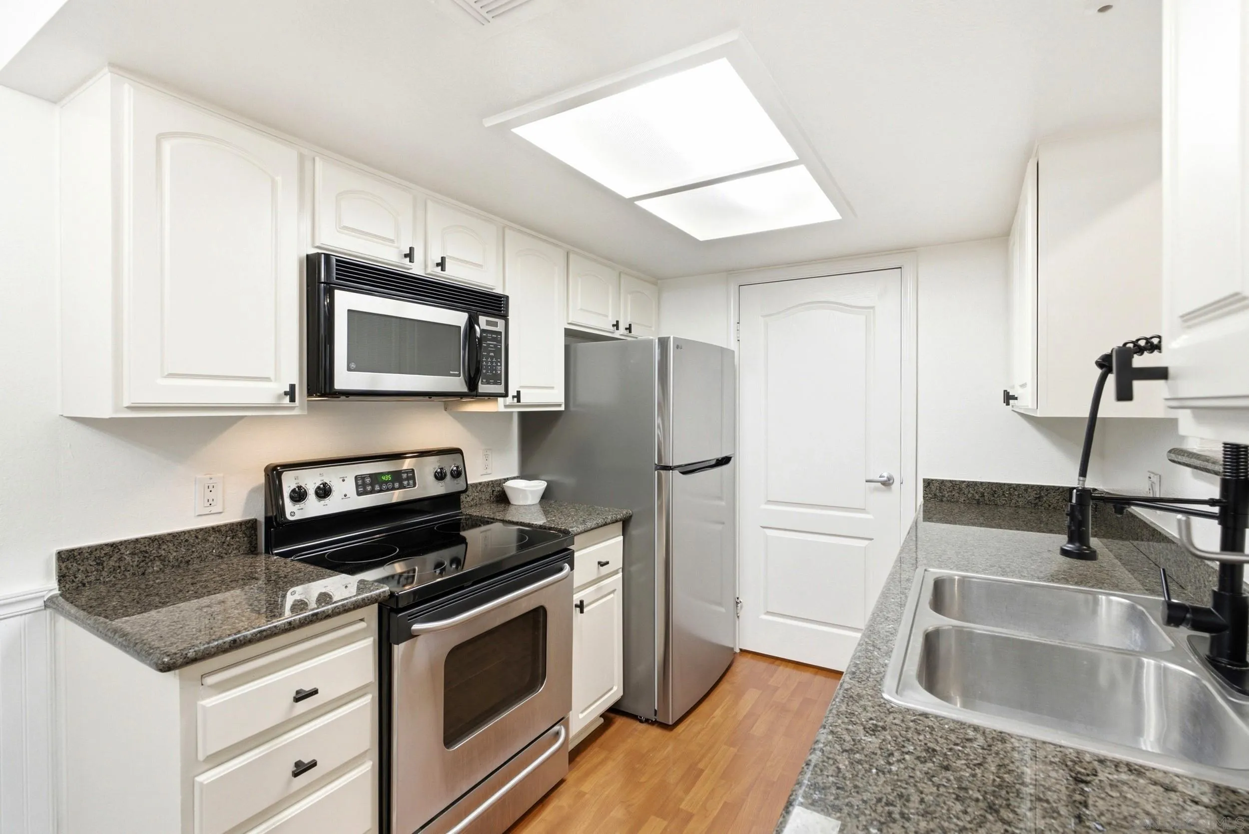 Photo #14: 260019263 Listing: Photo #14