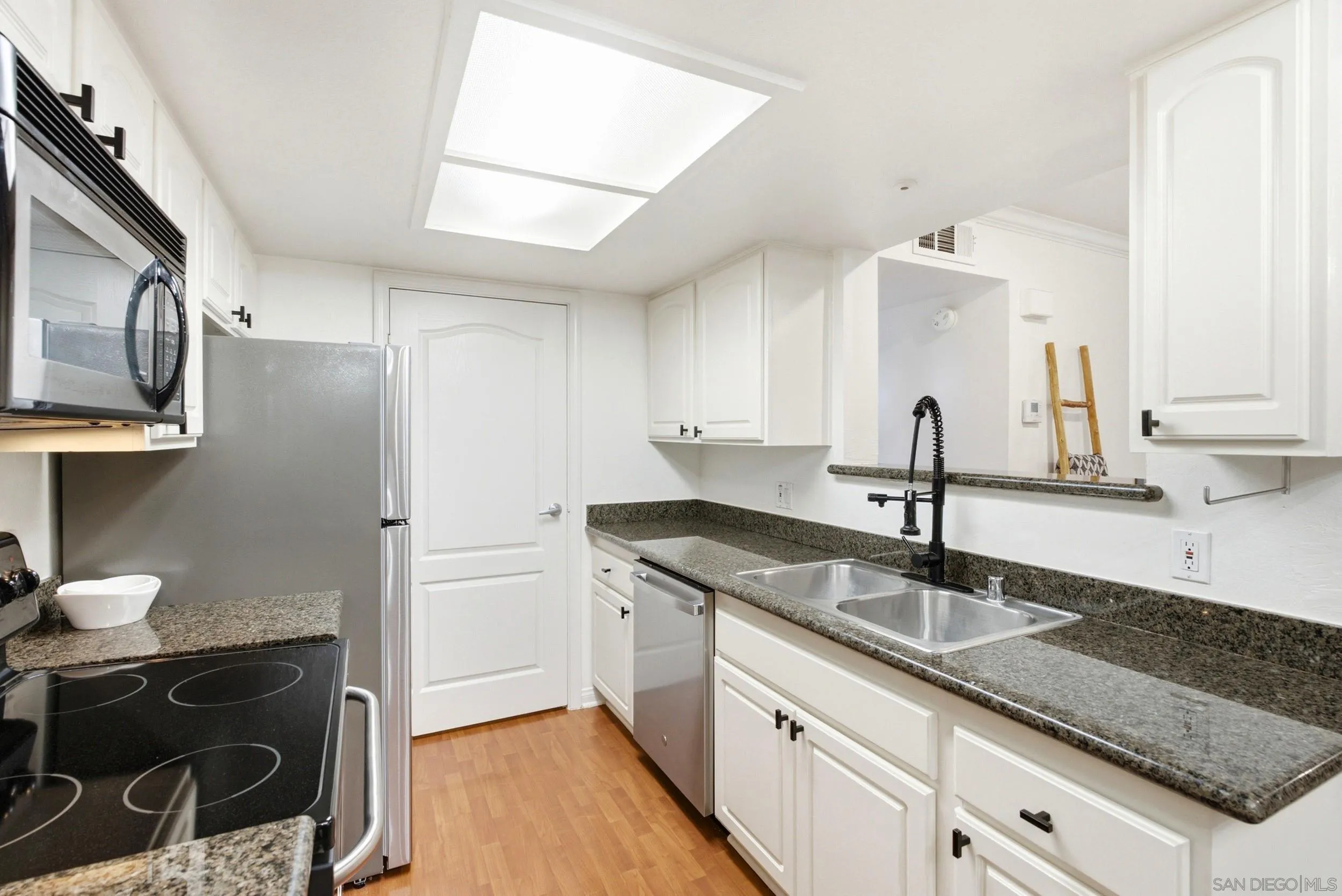 Photo #12: 260019263 Listing: Photo #12