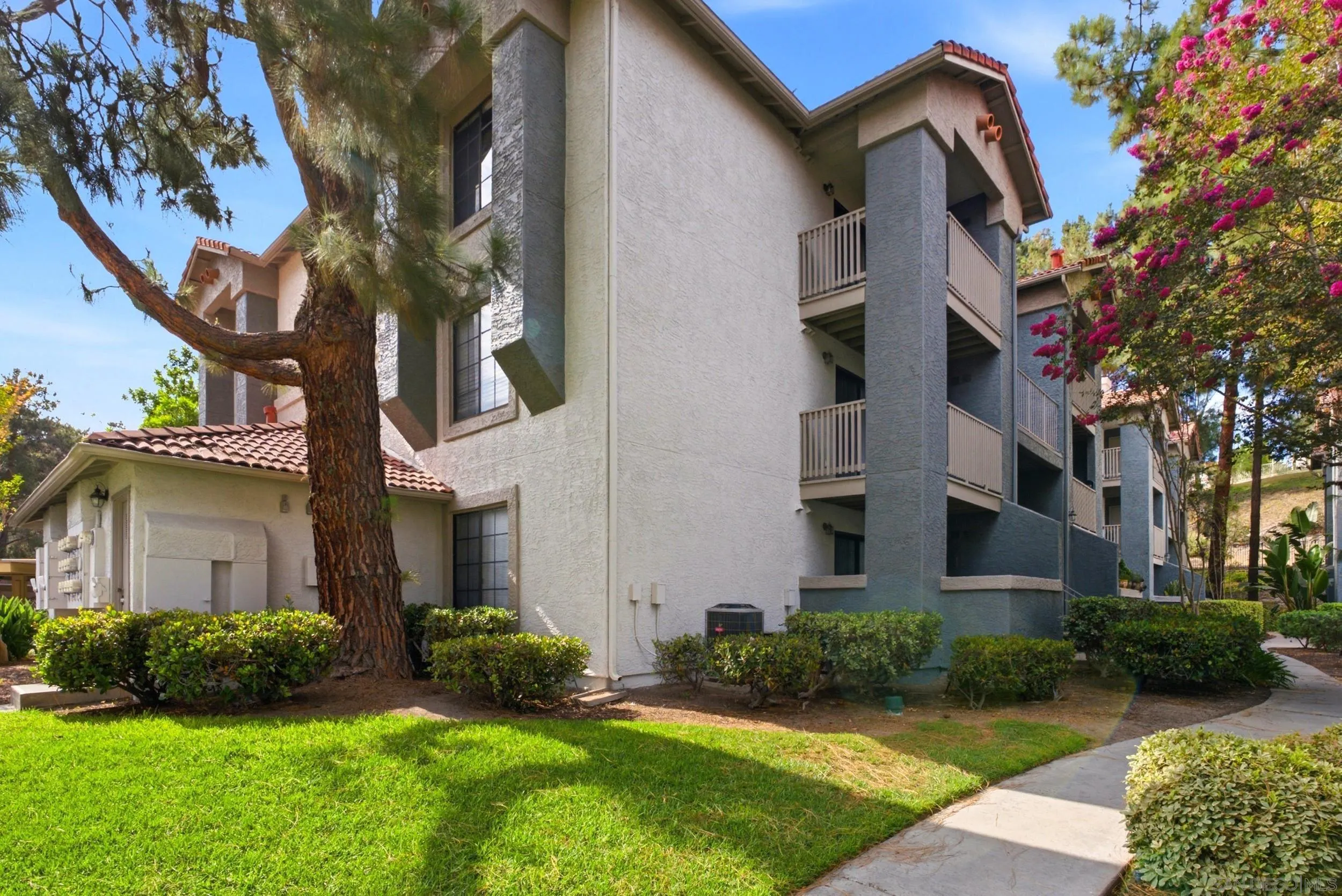 Photo #1: 260019263 Listing: Photo #1