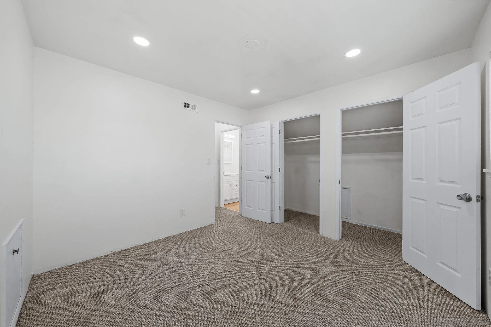 https://cdn.realtyfeed.com/cdn/127/260019269/e6693340689f3492d1867811e6d4147e.webp