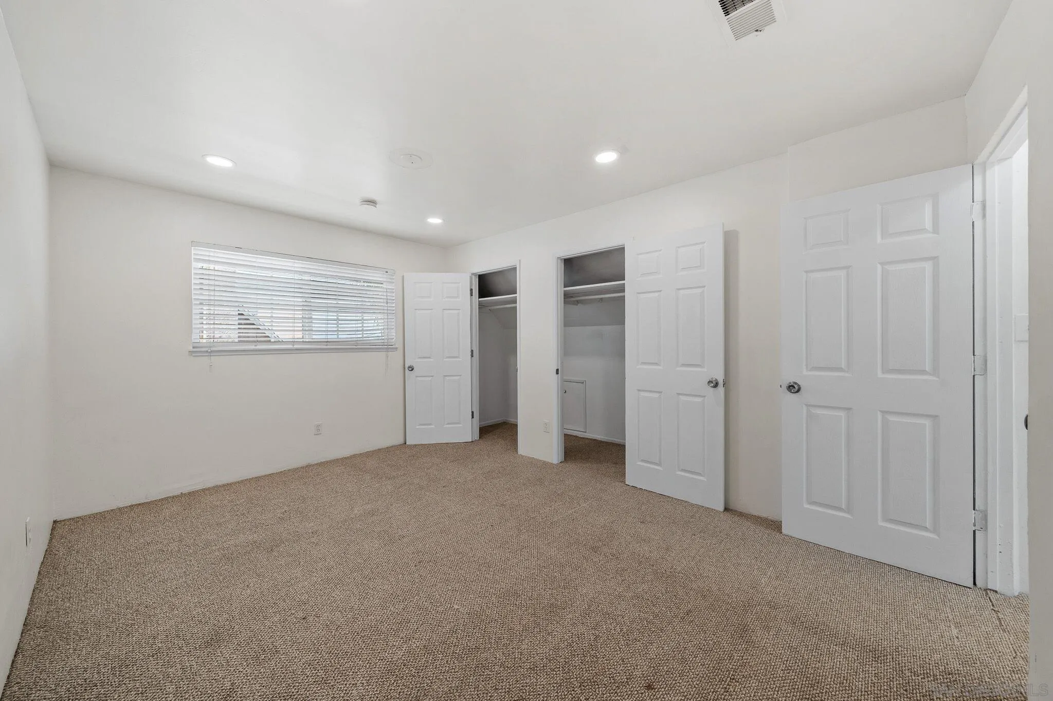 https://cdn.realtyfeed.com/cdn/127/260019269/ef50642adcfbf5d5bd1f41fce05ca812.webp