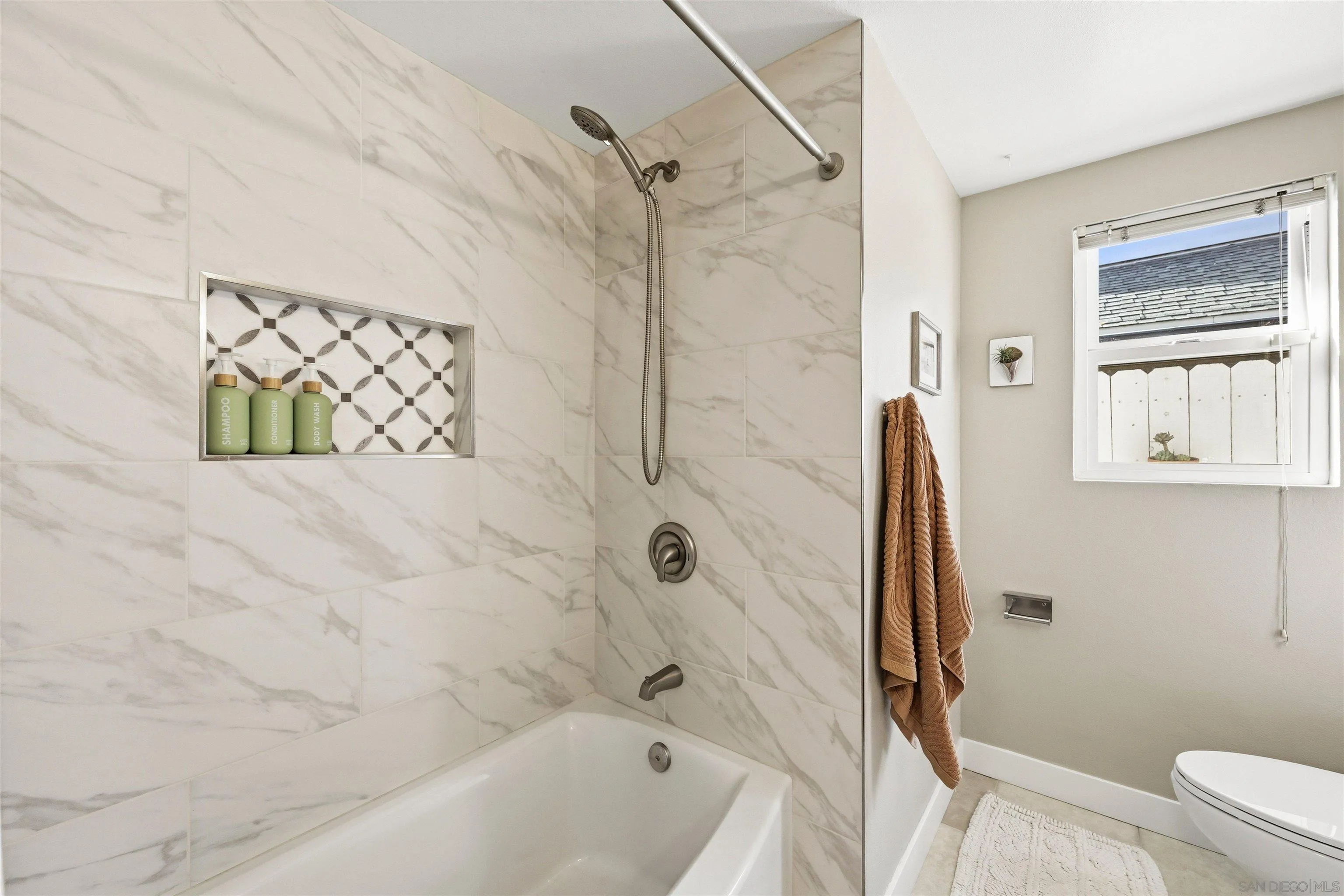 https://cdn.realtyfeed.com/cdn/127/260019270/b690bb640dfad5f702e1c557136c854a.webp