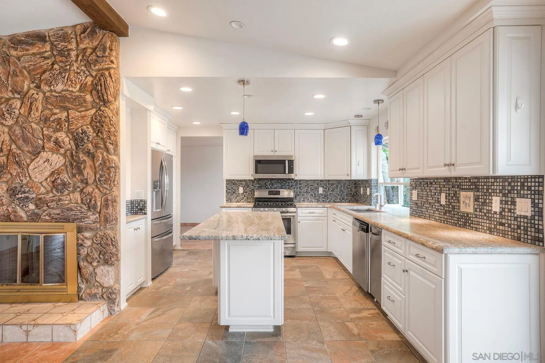 https://cdn.realtyfeed.com/cdn/127/260019273/1d4e49d26f34af7269b290865f19ca19.webp