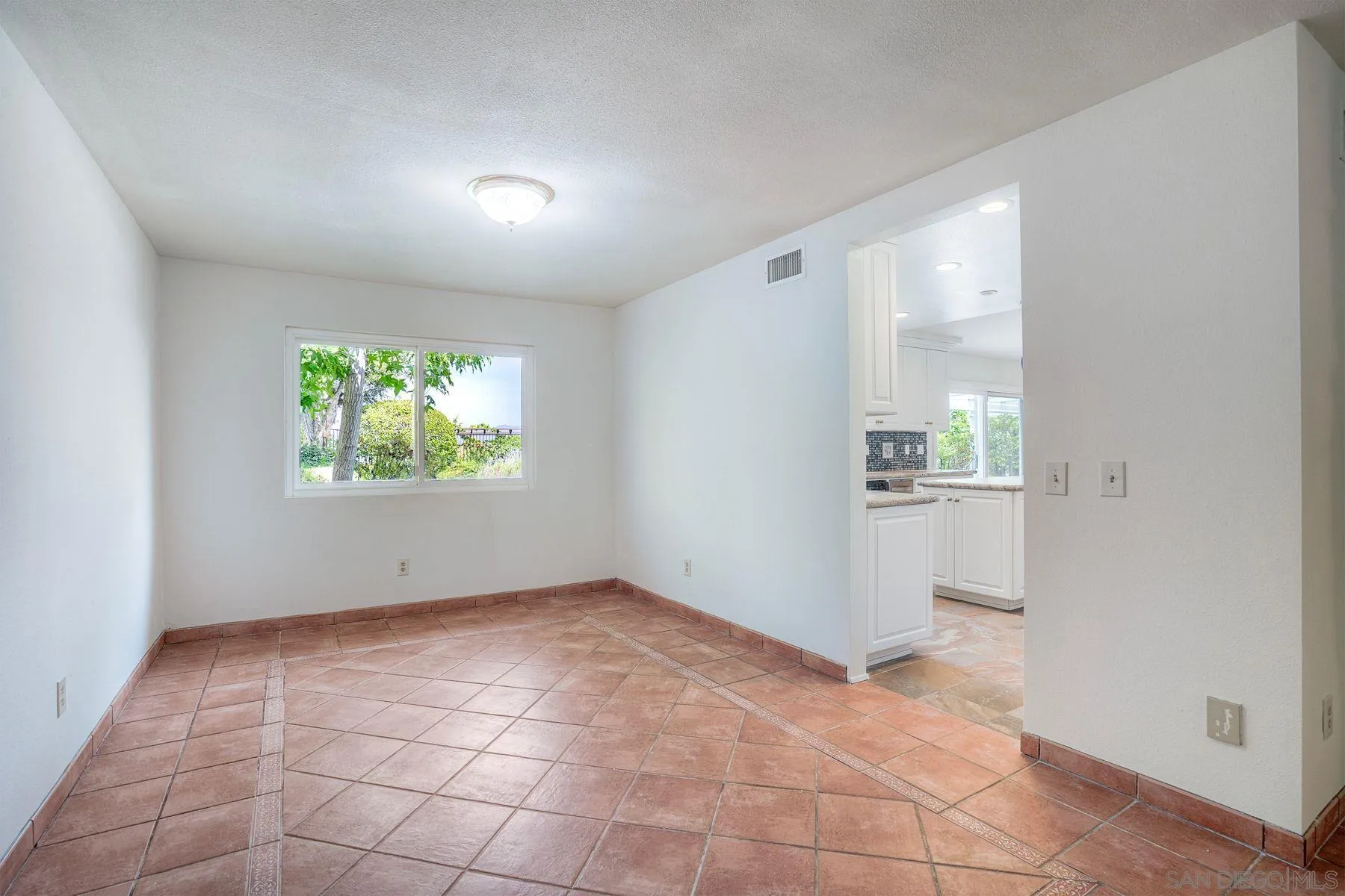 https://cdn.realtyfeed.com/cdn/127/260019273/2715ae474825a8a9d5420038465236b3.webp