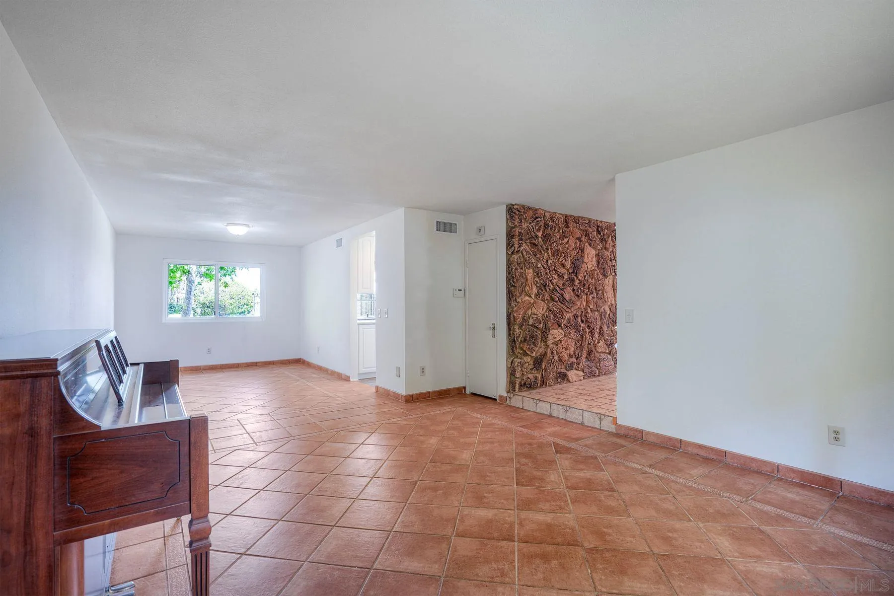 https://cdn.realtyfeed.com/cdn/127/260019273/31329df62a685c803bd22999c6e93623.webp