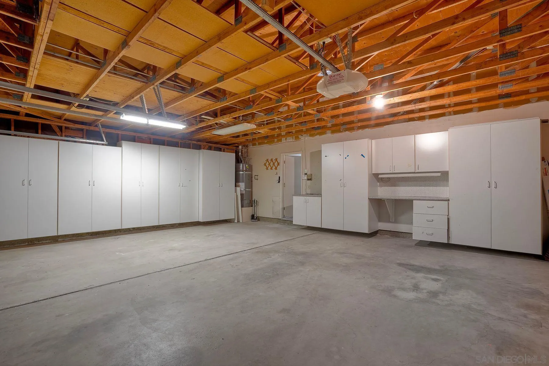 https://cdn.realtyfeed.com/cdn/127/260019273/71d84315238b4fef0c161bc5ad9dd4cd.webp