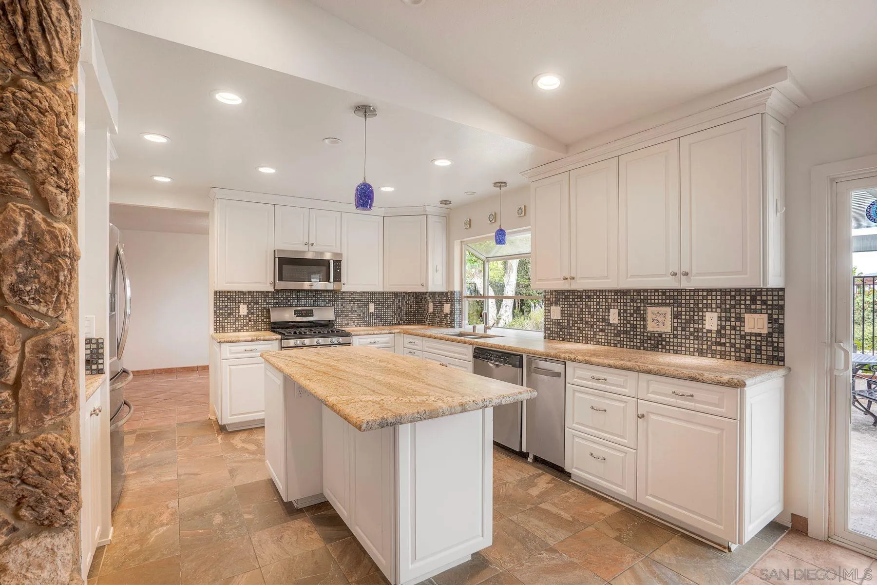 https://cdn.realtyfeed.com/cdn/127/260019273/7922ef71f2cfeec839d3ec4c9f04d718.webp