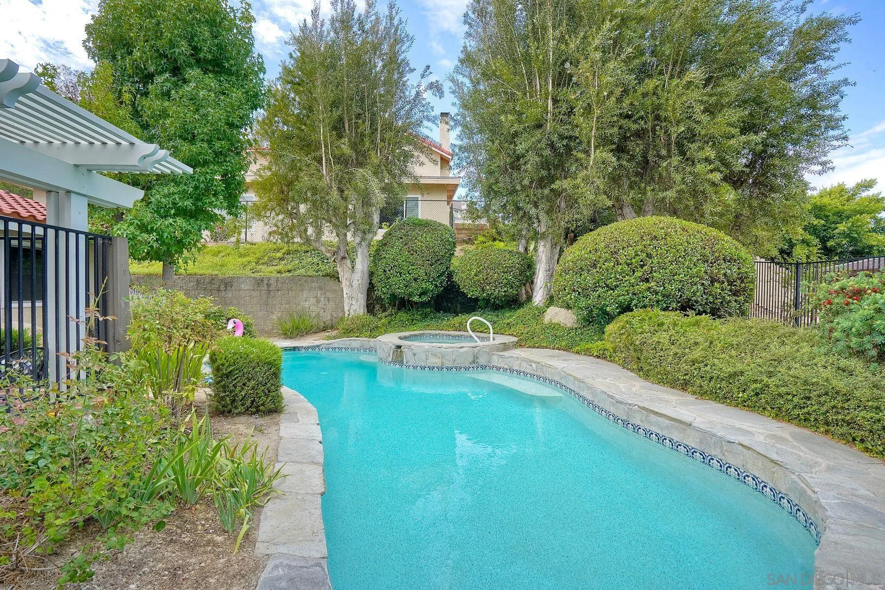 https://cdn.realtyfeed.com/cdn/127/260019273/8438dd943e8cc554cd179345b3987912.webp