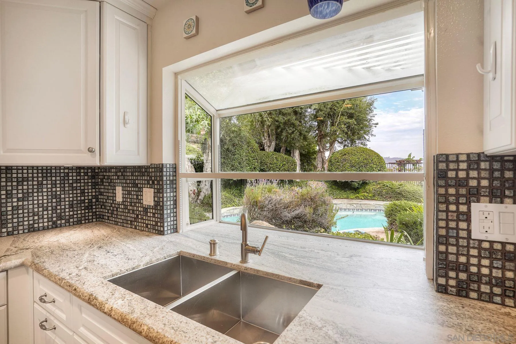 https://cdn.realtyfeed.com/cdn/127/260019273/8bbf20fb73e64b1b3cff583e4aedc4c5.webp