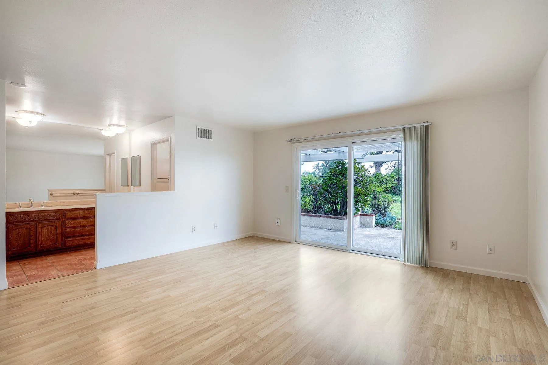 https://cdn.realtyfeed.com/cdn/127/260019273/92c4e2176e62295c11d980e9a1127b2c.webp