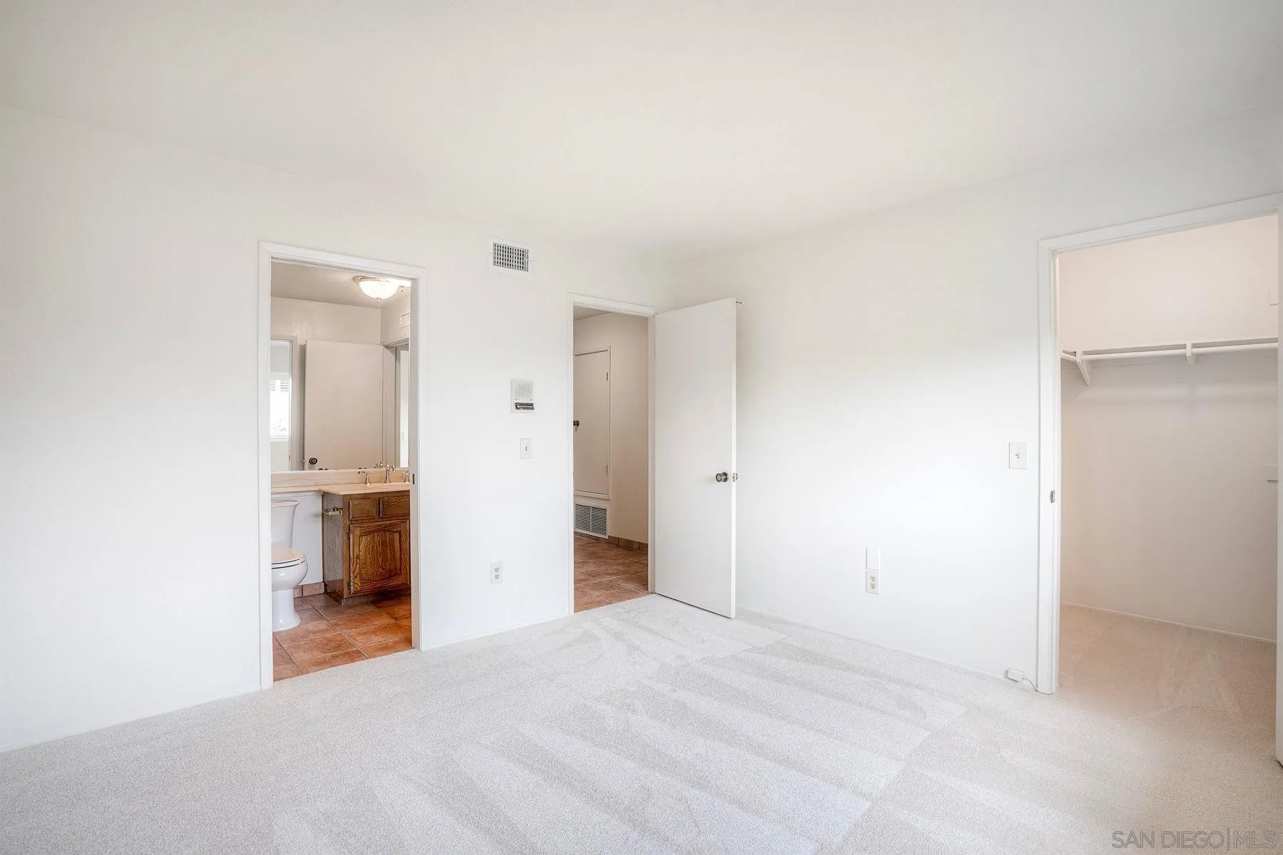 https://cdn.realtyfeed.com/cdn/127/260019273/93a03da9ccf9237838c2ab2811d4353b.webp