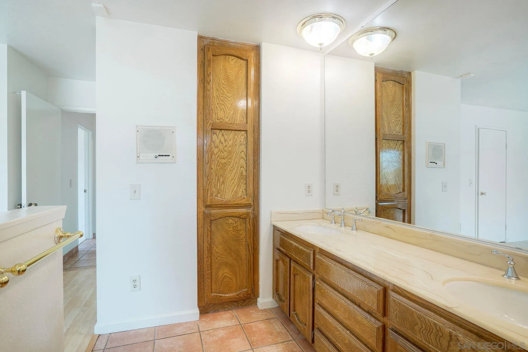 https://cdn.realtyfeed.com/cdn/127/260019273/9862e42918e8749256799c5b38c12909.webp