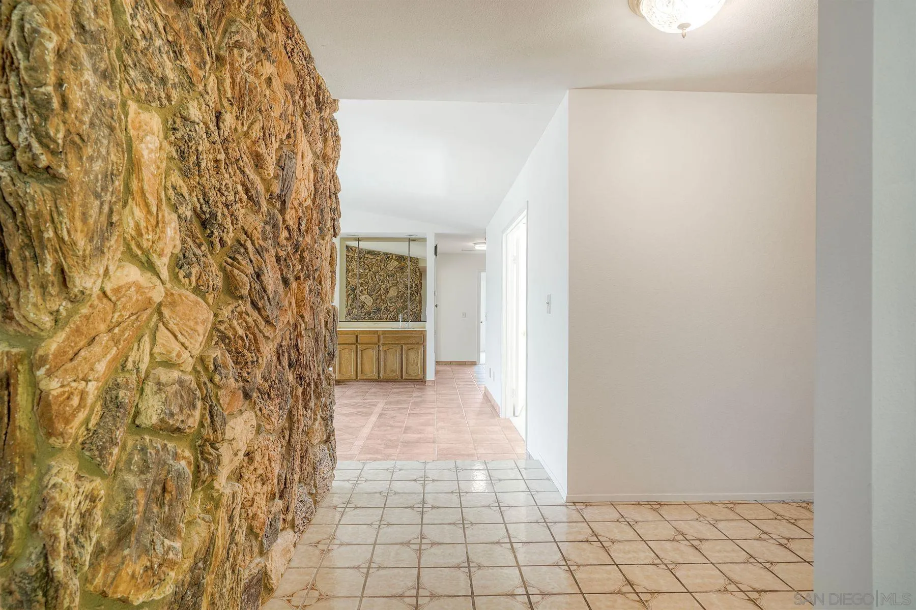 https://cdn.realtyfeed.com/cdn/127/260019273/c61e47d960de2f4b99bb457b02c26398.webp