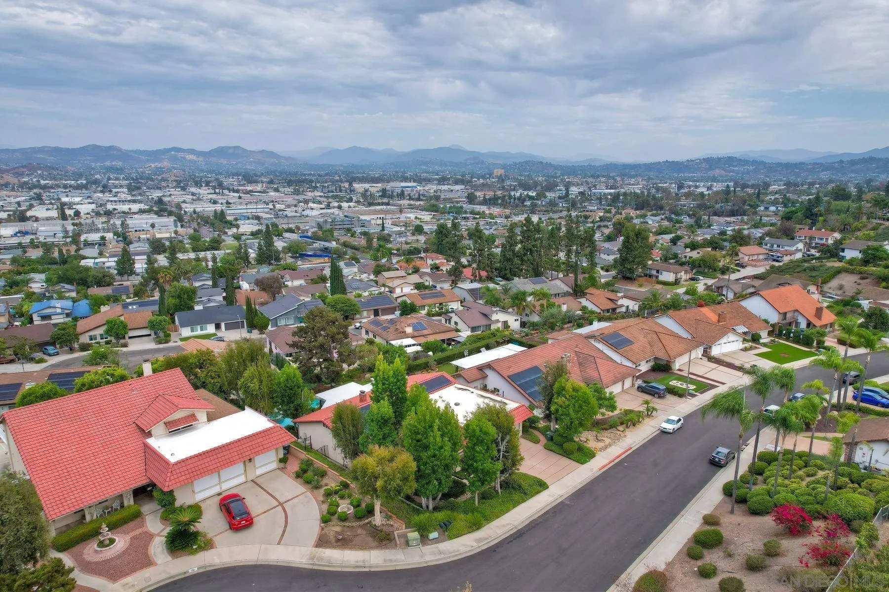 https://cdn.realtyfeed.com/cdn/127/260019273/c8ec1f177990d93f1c84094ccb1a5aeb.webp