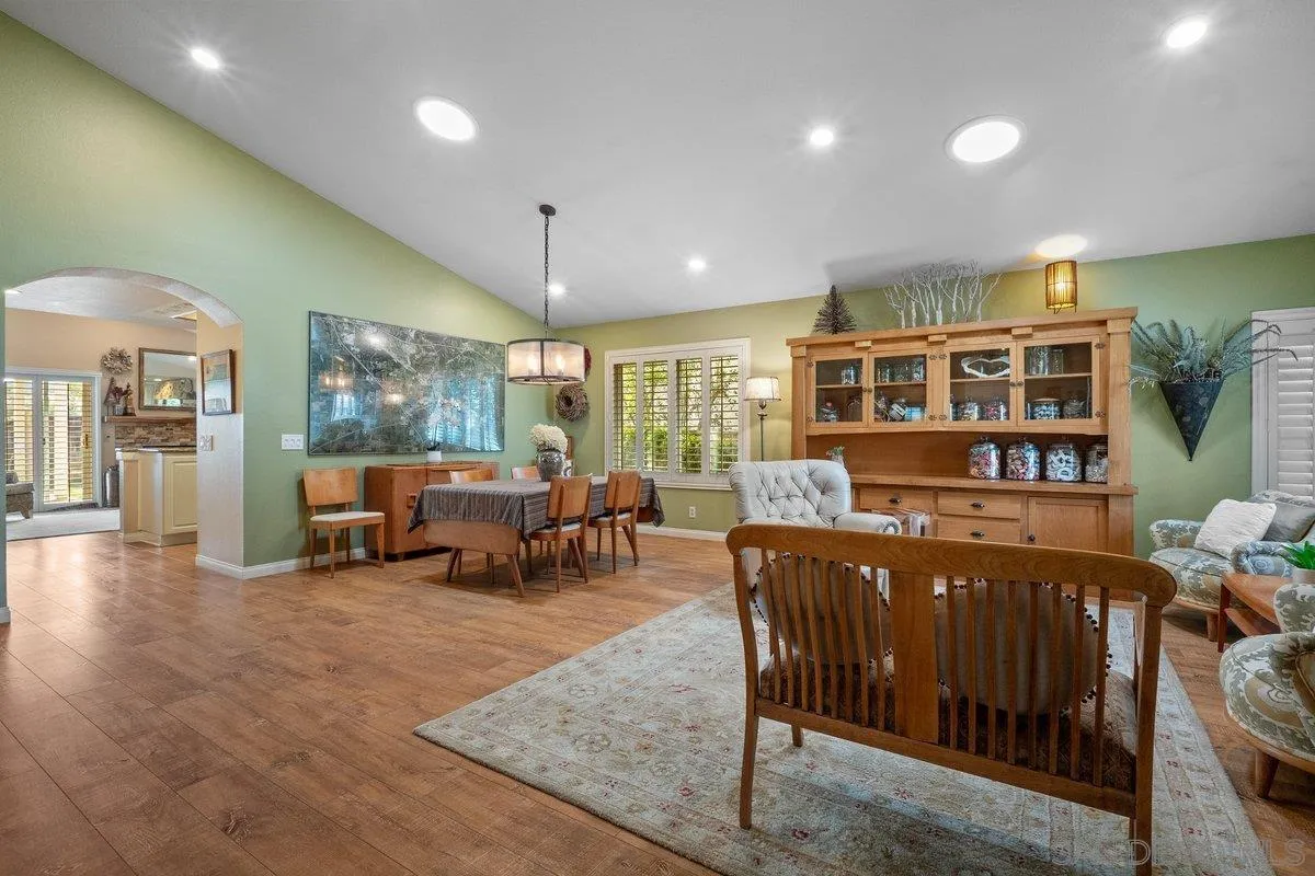 https://cdn.realtyfeed.com/cdn/127/260019275/36e673f51d324101e7fb2009b3d0b4e7.webp