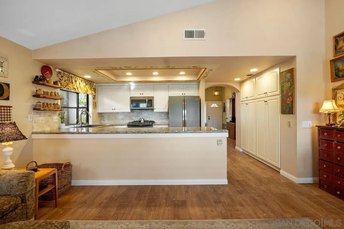 https://cdn.realtyfeed.com/cdn/127/260019275/38b323f36e83a851a28e26896c665650.webp
