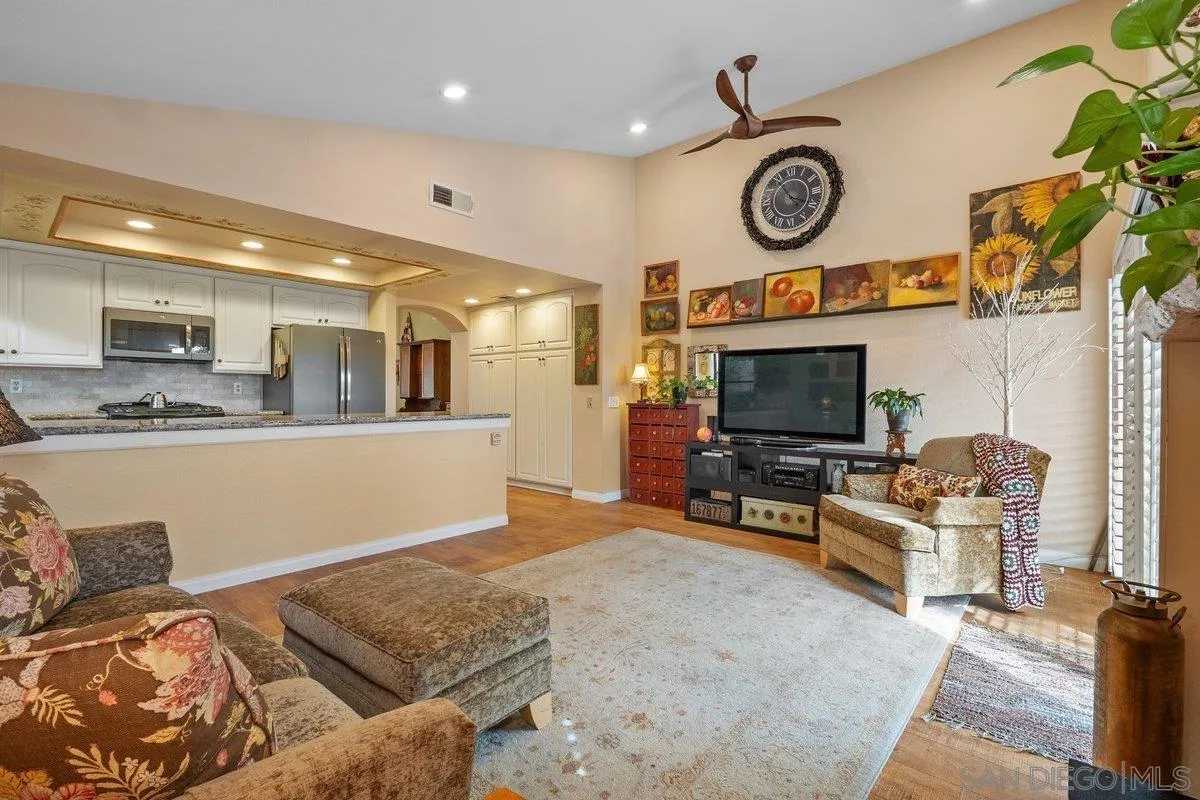 https://cdn.realtyfeed.com/cdn/127/260019275/81eb1a8fee9144d055c5c69d464312b6.webp