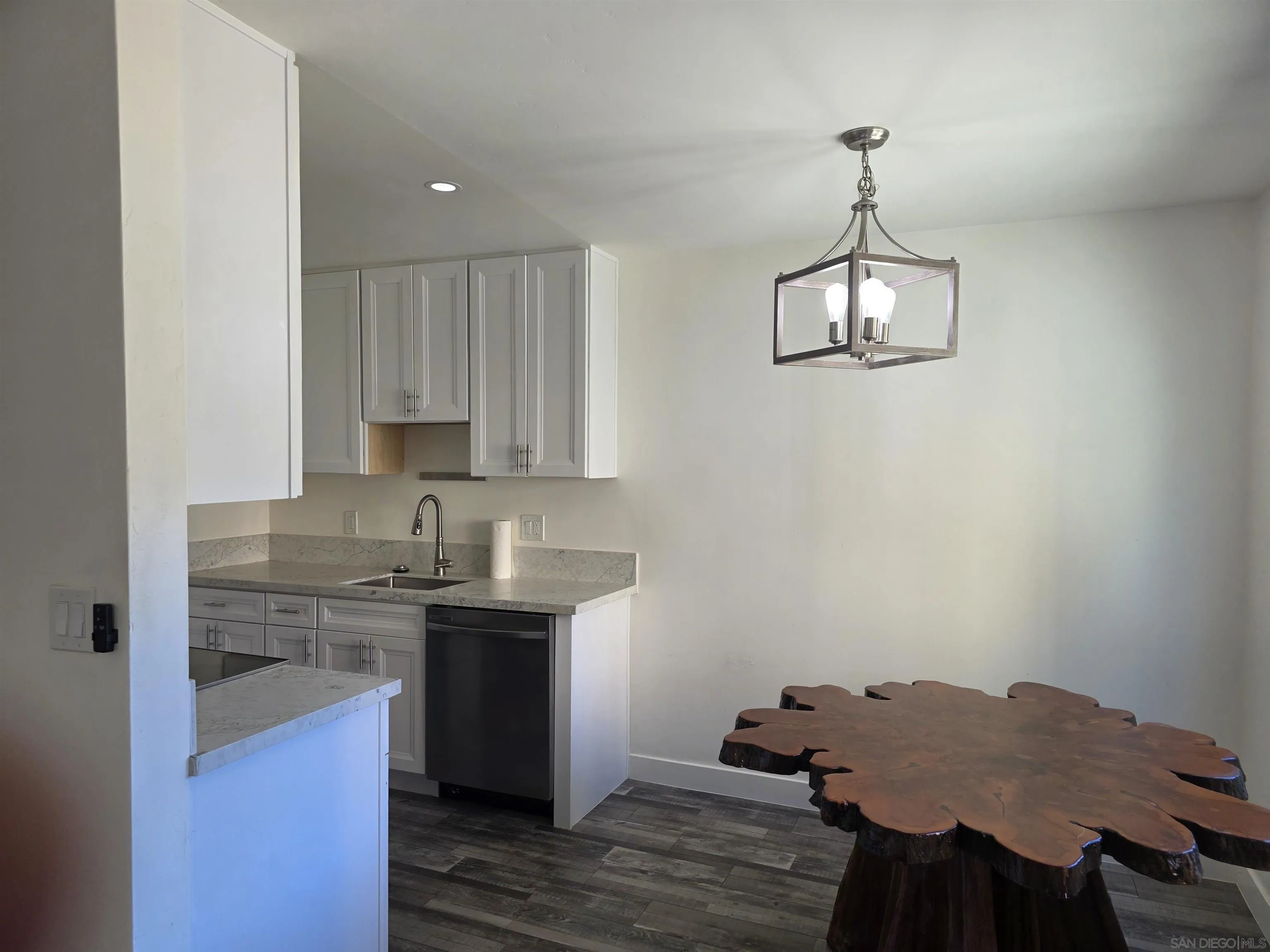 Photo #12: 260019281 Listing: Photo #12