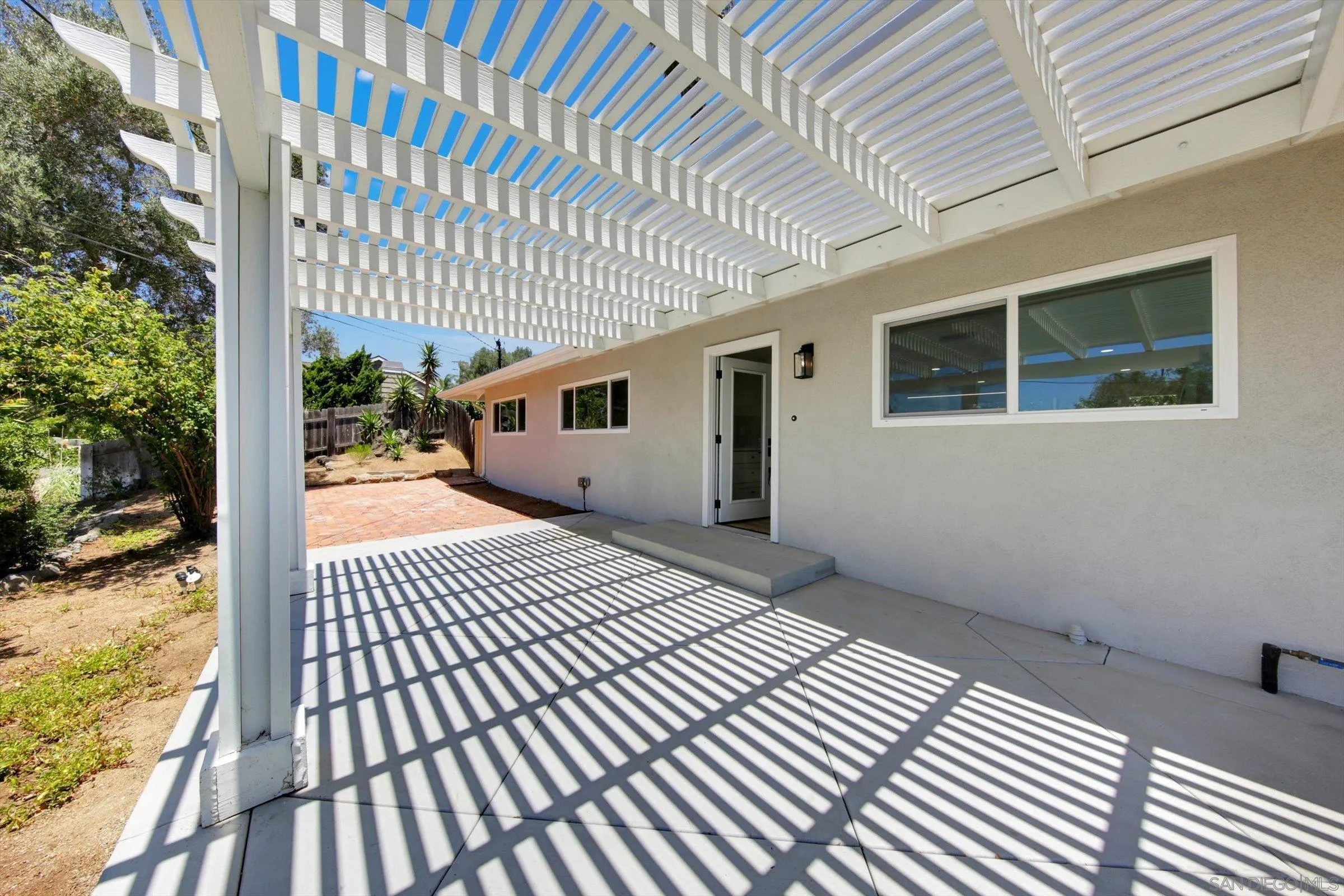 https://cdn.realtyfeed.com/cdn/127/260019282/67c6f06717d12f15cc0314b45508a26a.webp