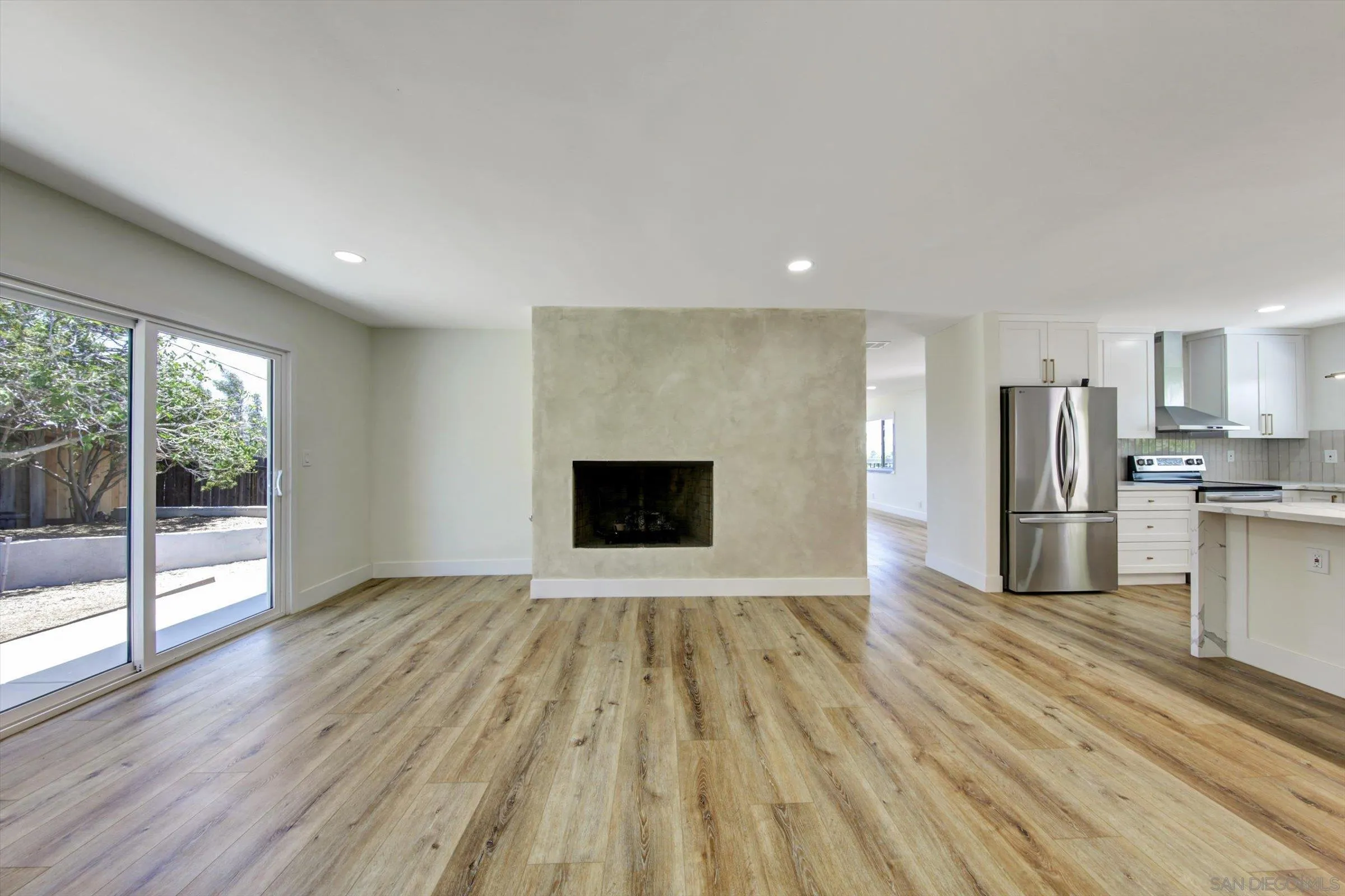 https://cdn.realtyfeed.com/cdn/127/260019282/abce84aa1b4293bdfb6a3d60c66cd52c.webp