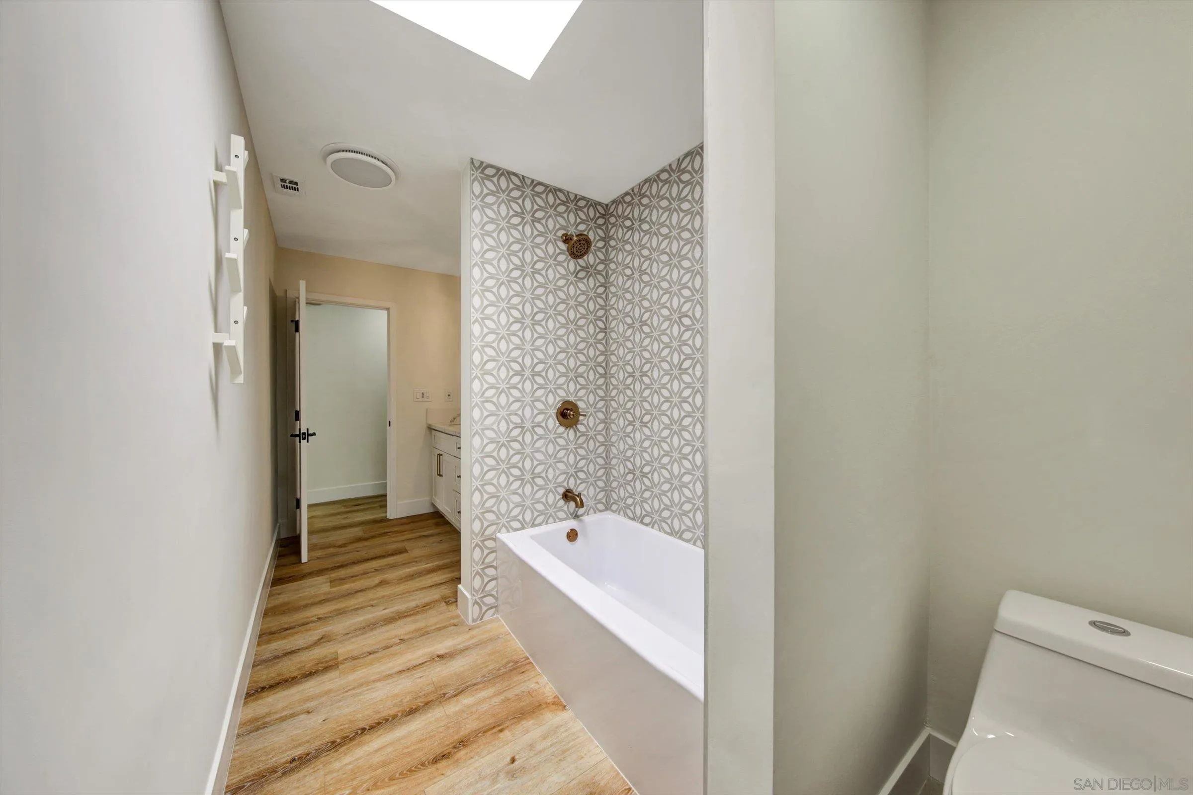 https://cdn.realtyfeed.com/cdn/127/260019282/ba7f92910ad3b130c161cc7156e6a6ee.webp