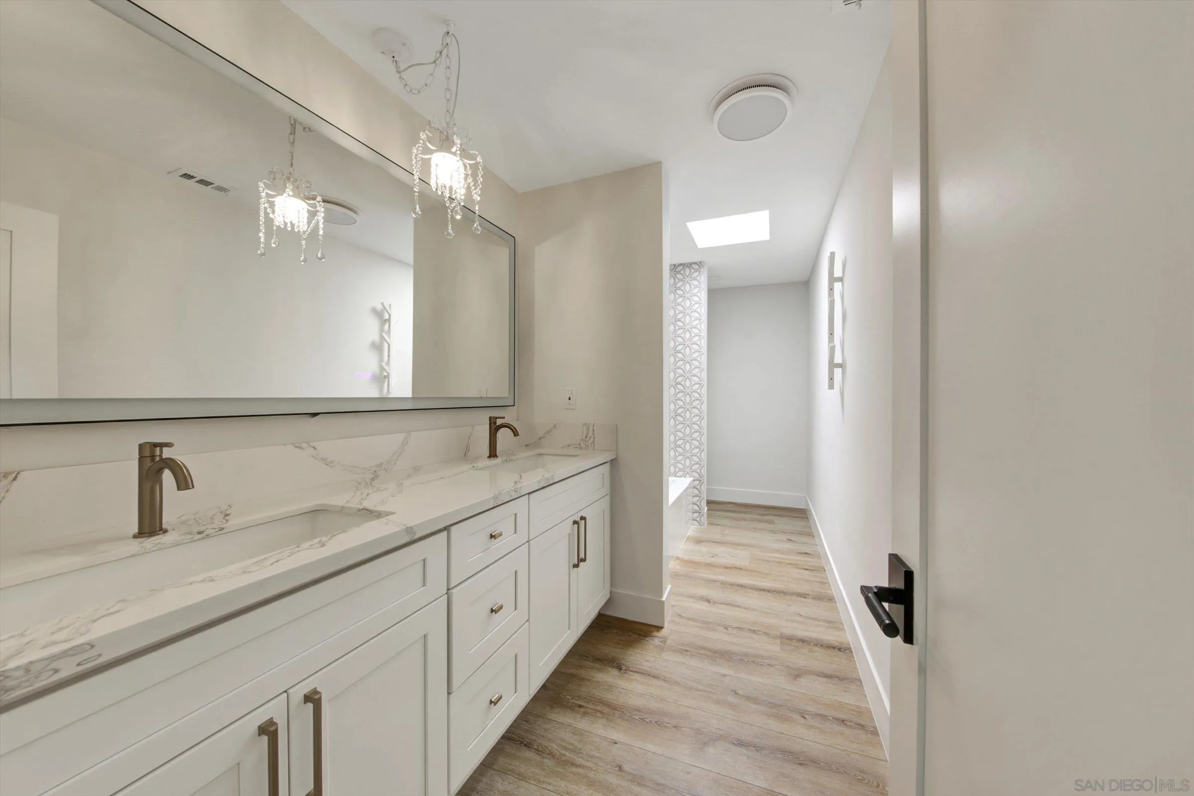 https://cdn.realtyfeed.com/cdn/127/260019282/c9b679c8ffa80b2a5ae2fe3320f54fc6.webp