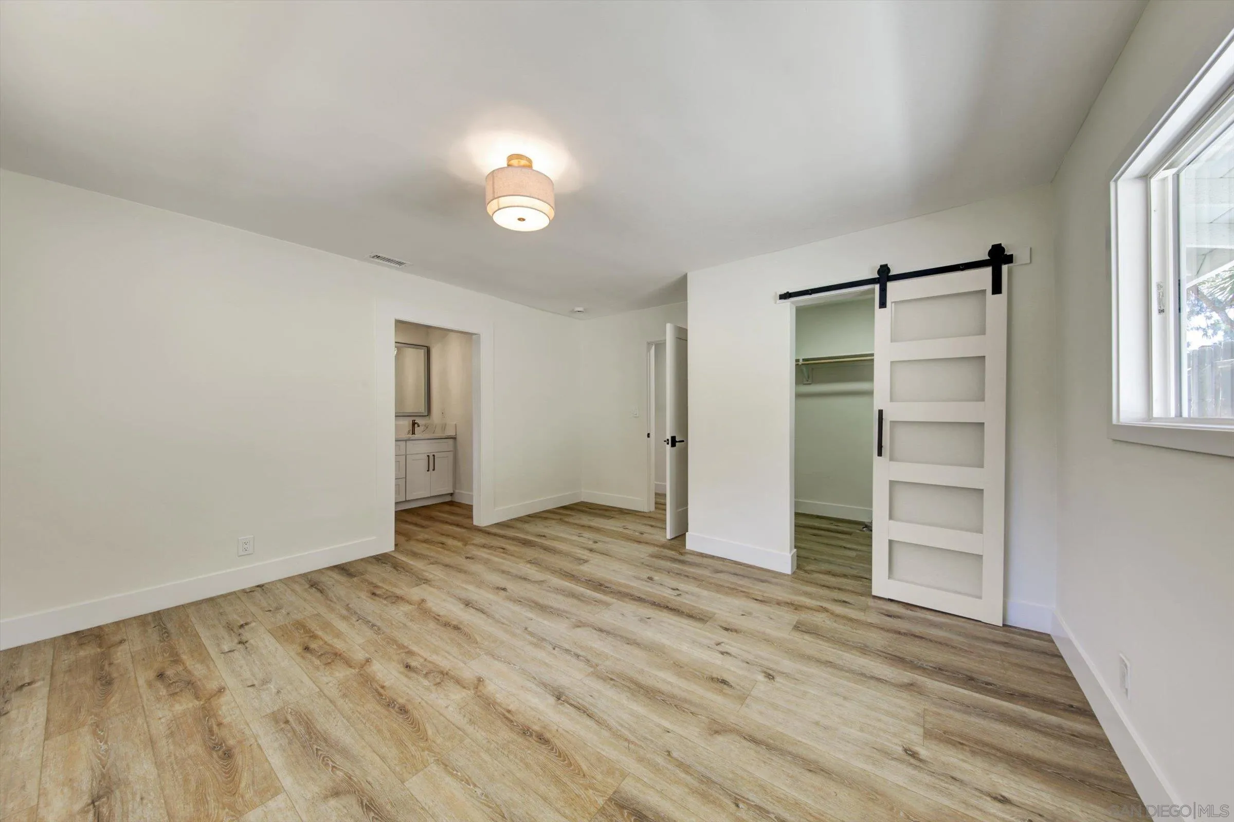 https://cdn.realtyfeed.com/cdn/127/260019282/fcbdb4cdb0ede68b5627c3a1d8fb6052.webp