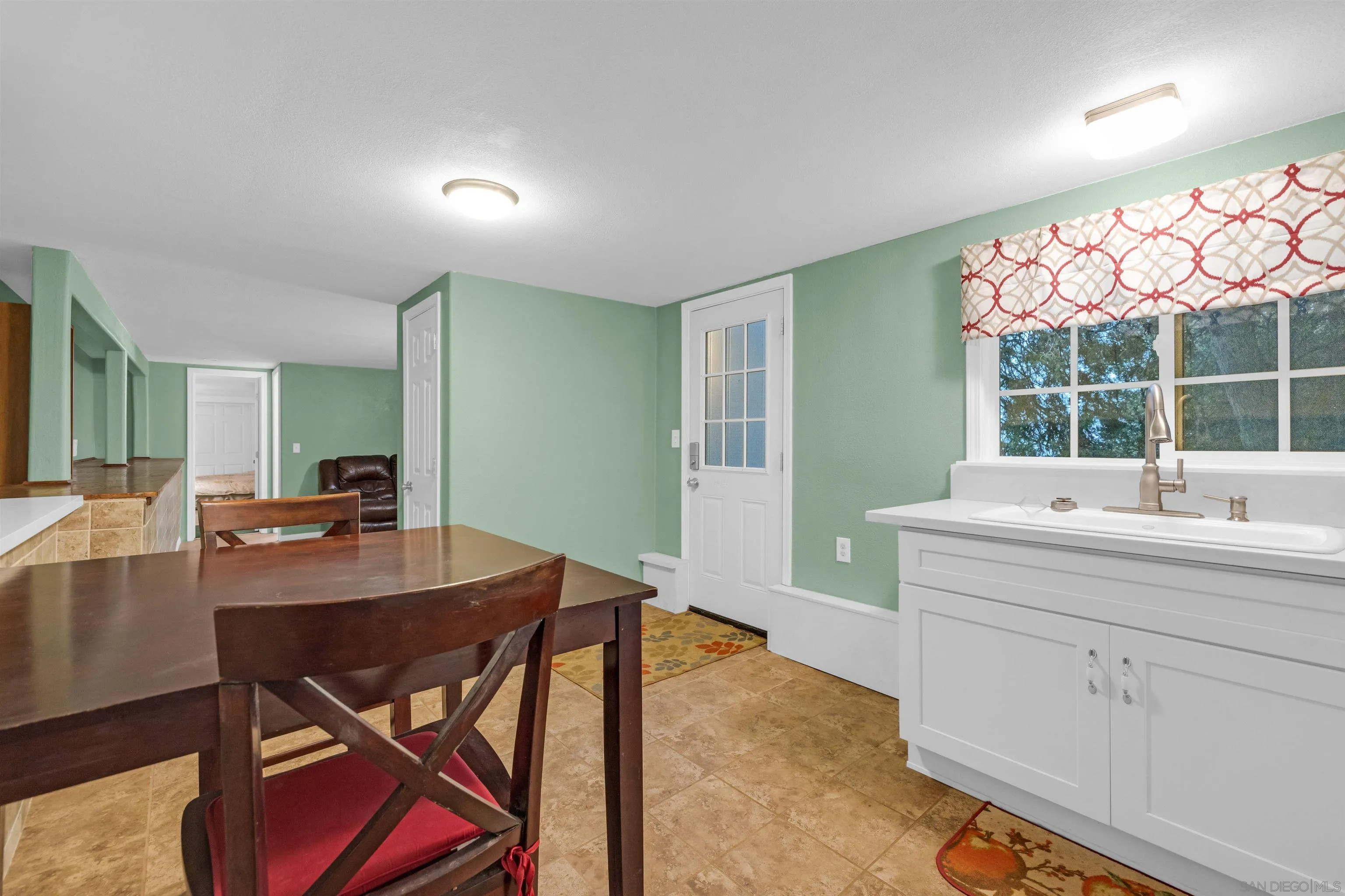 https://cdn.realtyfeed.com/cdn/127/260019283/2406f77d1dab90b6066bd2d2a47b8eda.webp