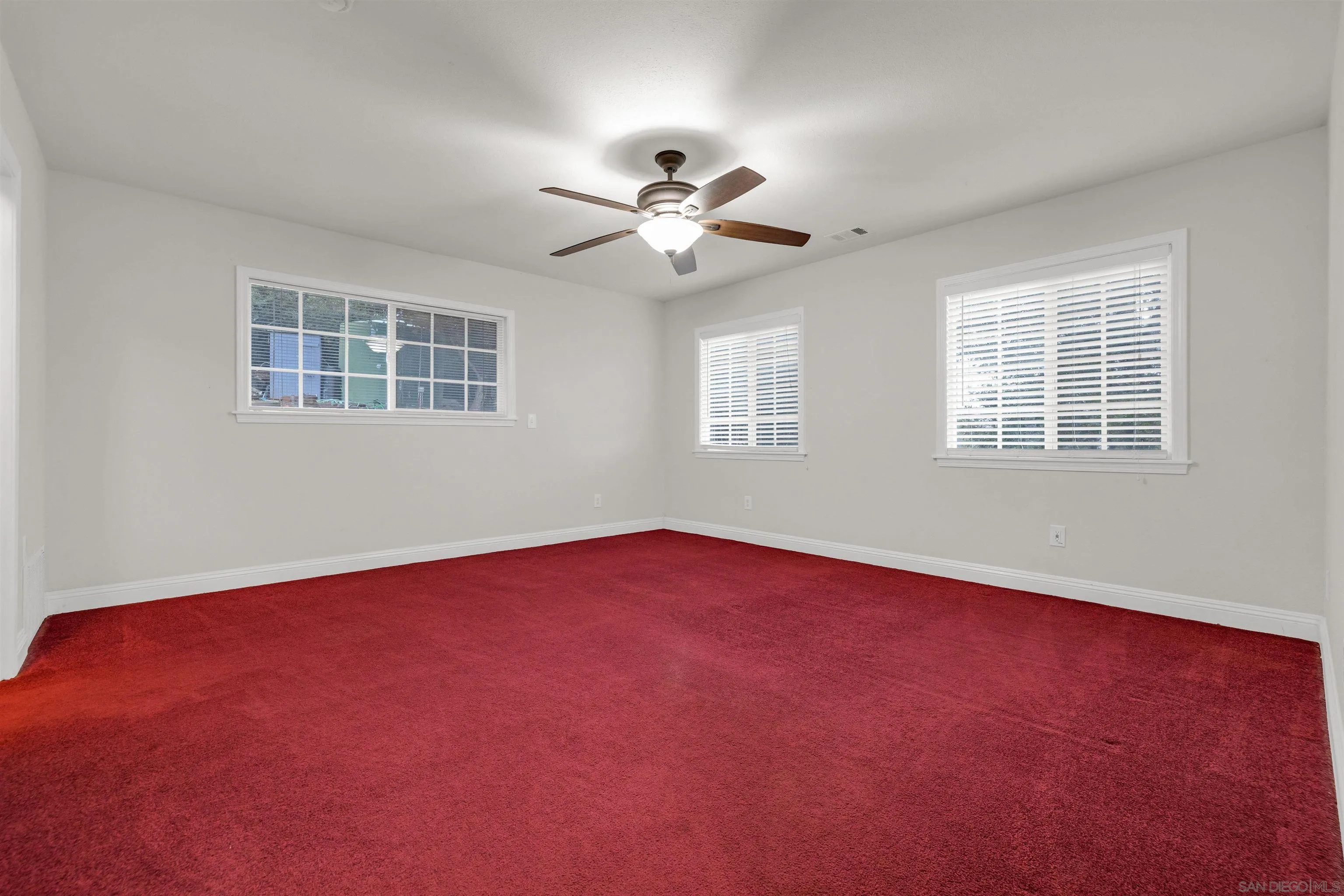 https://cdn.realtyfeed.com/cdn/127/260019283/3f044ba57ba4bbe8d15d1275260a3238.webp
