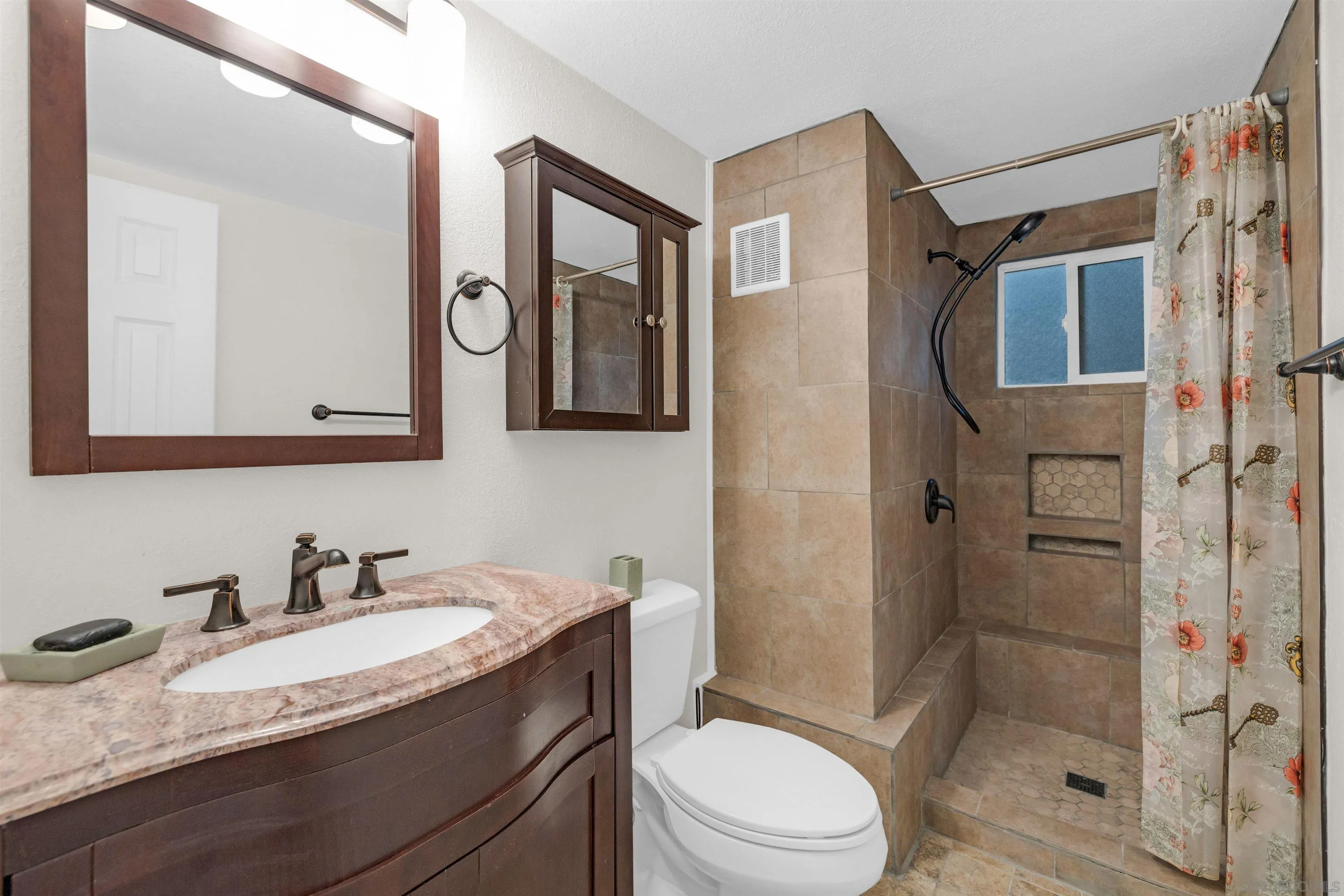 https://cdn.realtyfeed.com/cdn/127/260019283/812b7a92bcc78fbfdd07b0ceae93d25d.webp