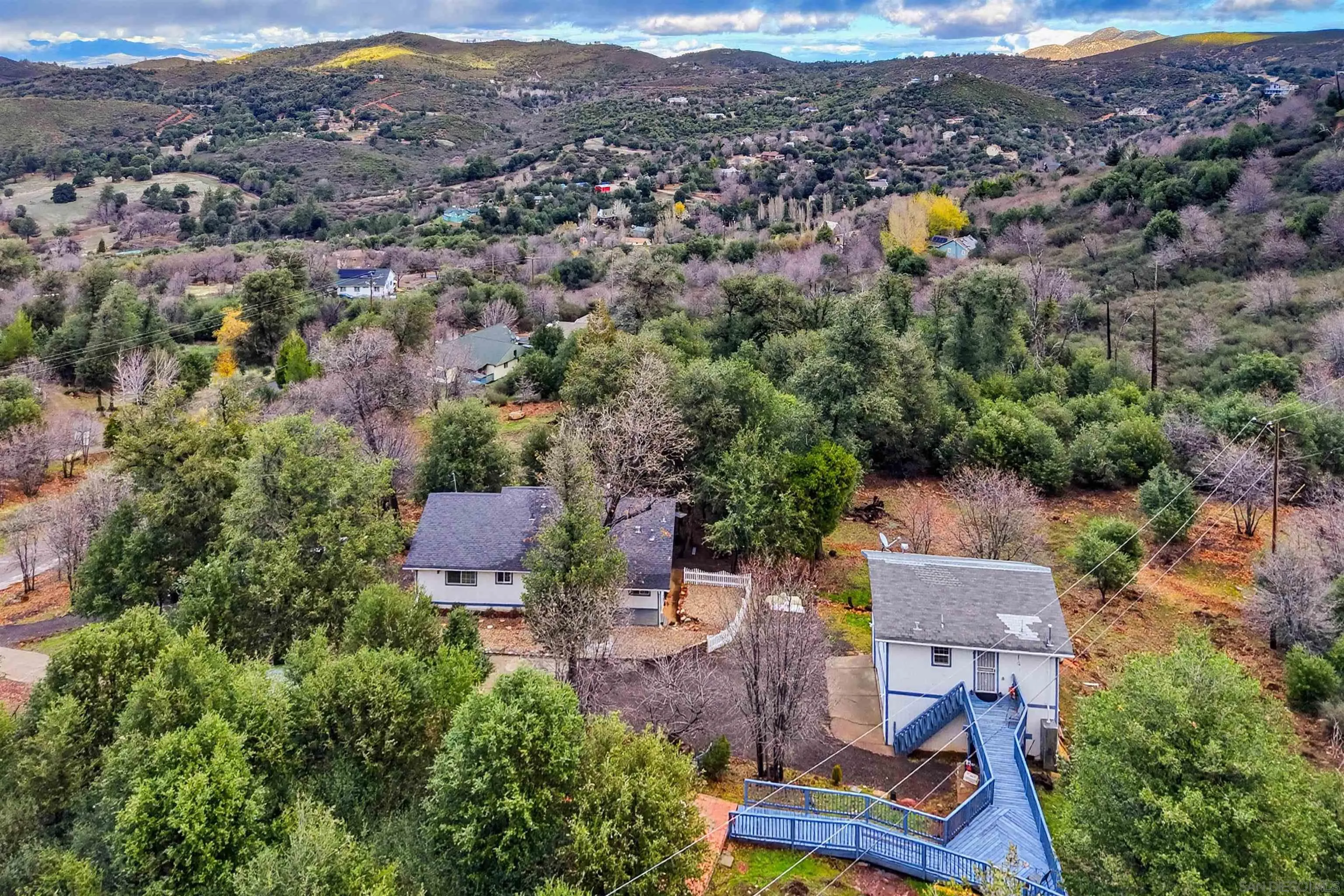 https://cdn.realtyfeed.com/cdn/127/260019283/c0607f2cc73e682a89abd58b942ed993.webp