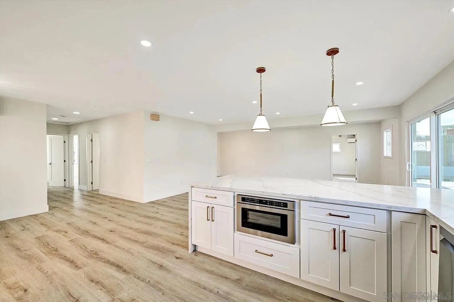 https://cdn.realtyfeed.com/cdn/127/260019284/89bd5da6ae7017282eba2f15e0ce32ed.webp