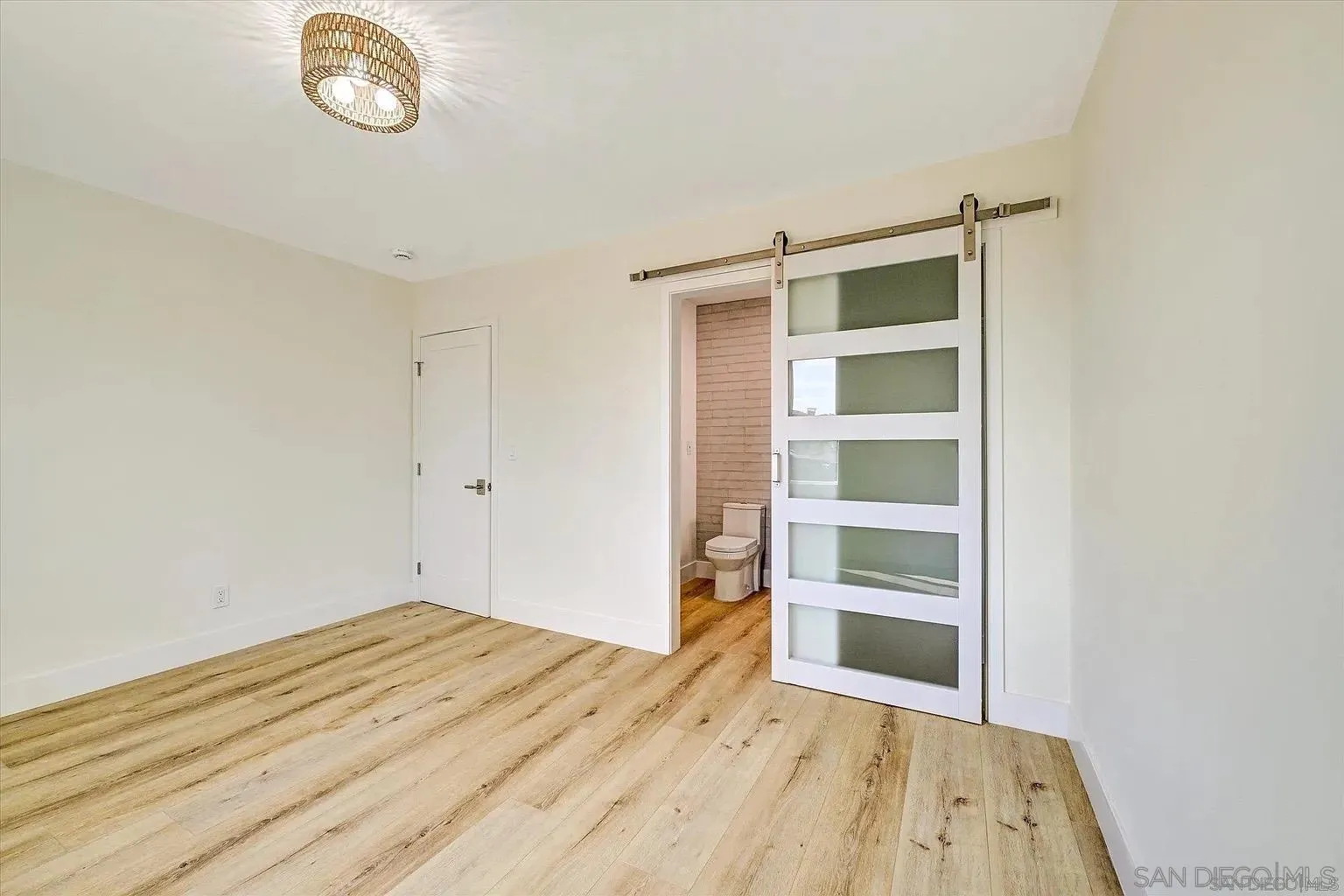 https://cdn.realtyfeed.com/cdn/127/260019284/9403127a94d38cebe5597af7bf7b6e34.webp