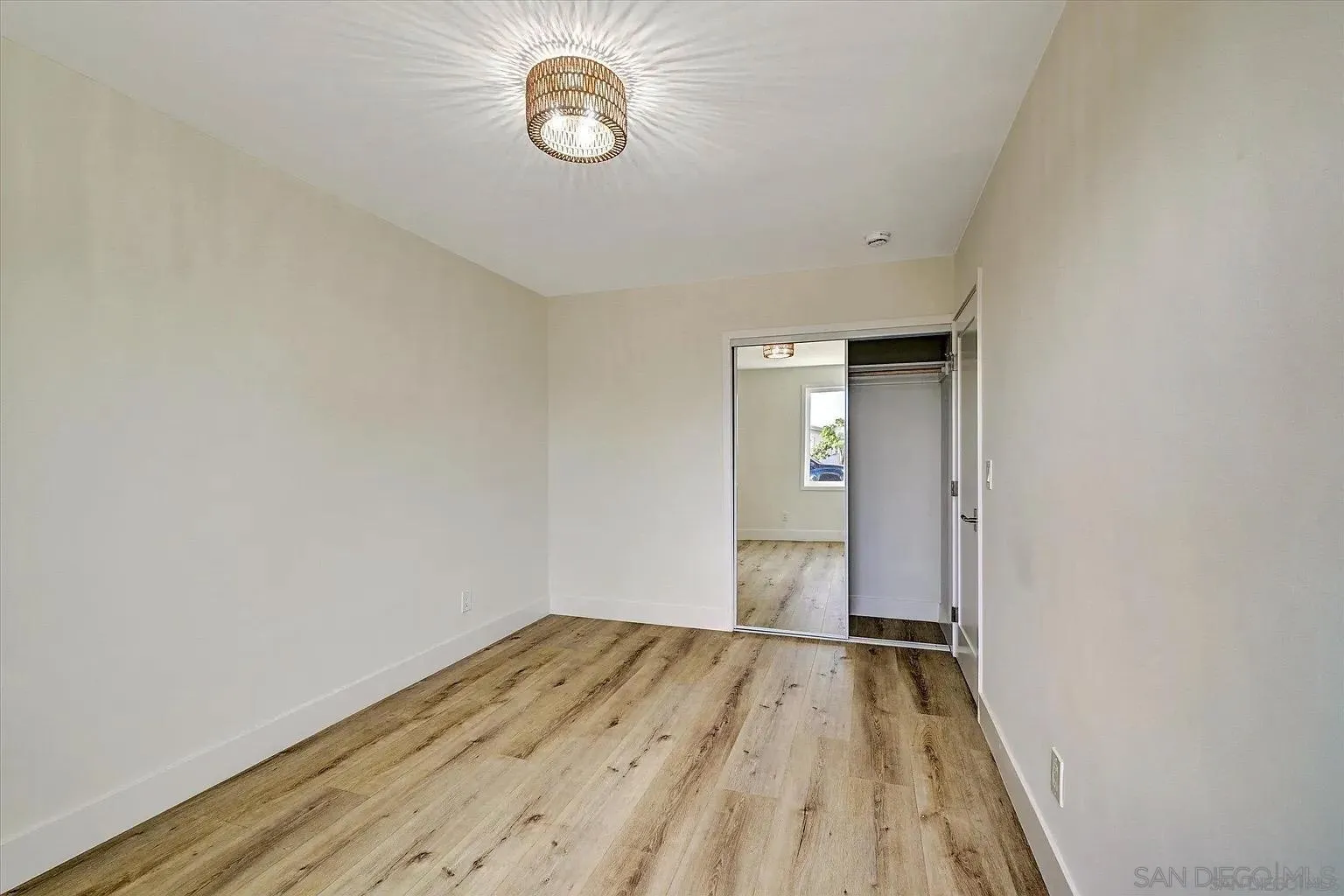 https://cdn.realtyfeed.com/cdn/127/260019284/9488d7ea1f8f3bcb42d6ac6264f4cc12.webp