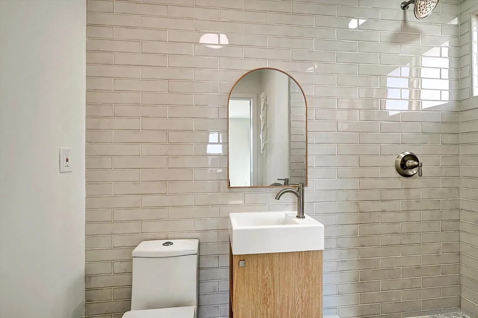 https://cdn.realtyfeed.com/cdn/127/260019284/c5e6c1d408b2561ce27eb249e6212aba.webp