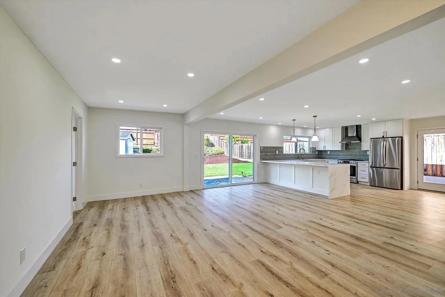 https://cdn.realtyfeed.com/cdn/127/260019284/c7a897916150cb7569e815d163852f3f.webp