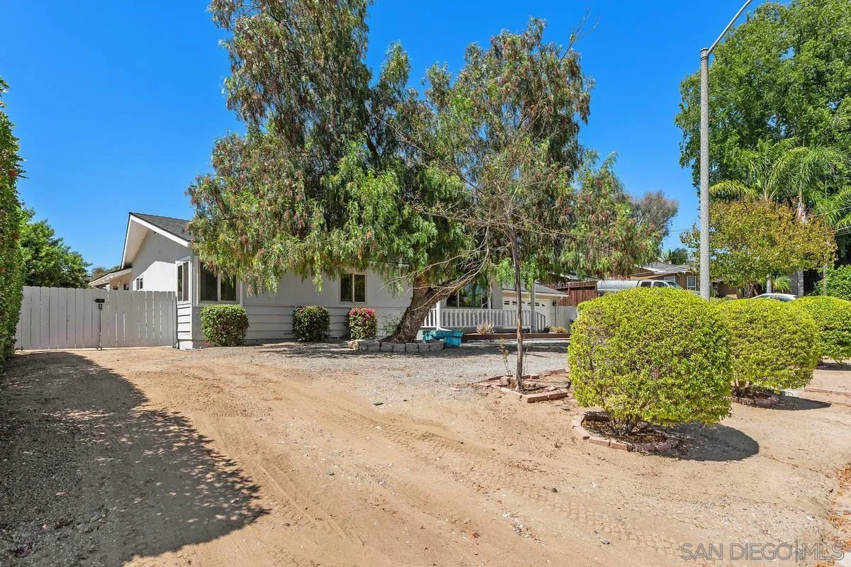 https://cdn.realtyfeed.com/cdn/127/260019285/44e45d9eaa005c4ec7b73f9e9667add7.webp