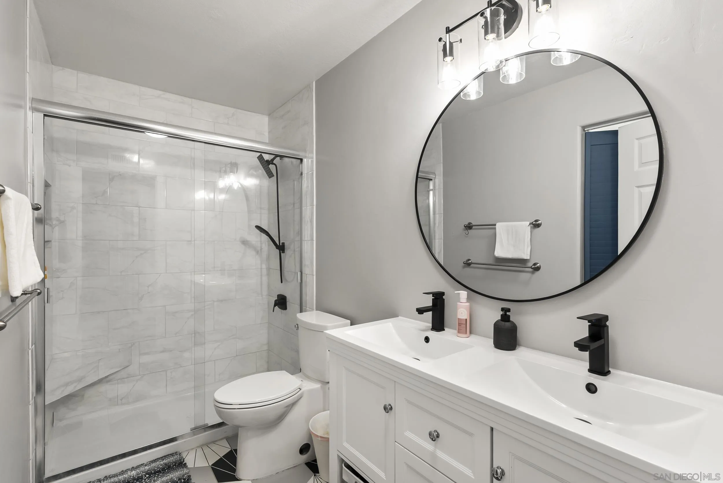 https://cdn.realtyfeed.com/cdn/127/260019287/29ab1ac8e4dc4f27dbff04d3467bceb7.webp