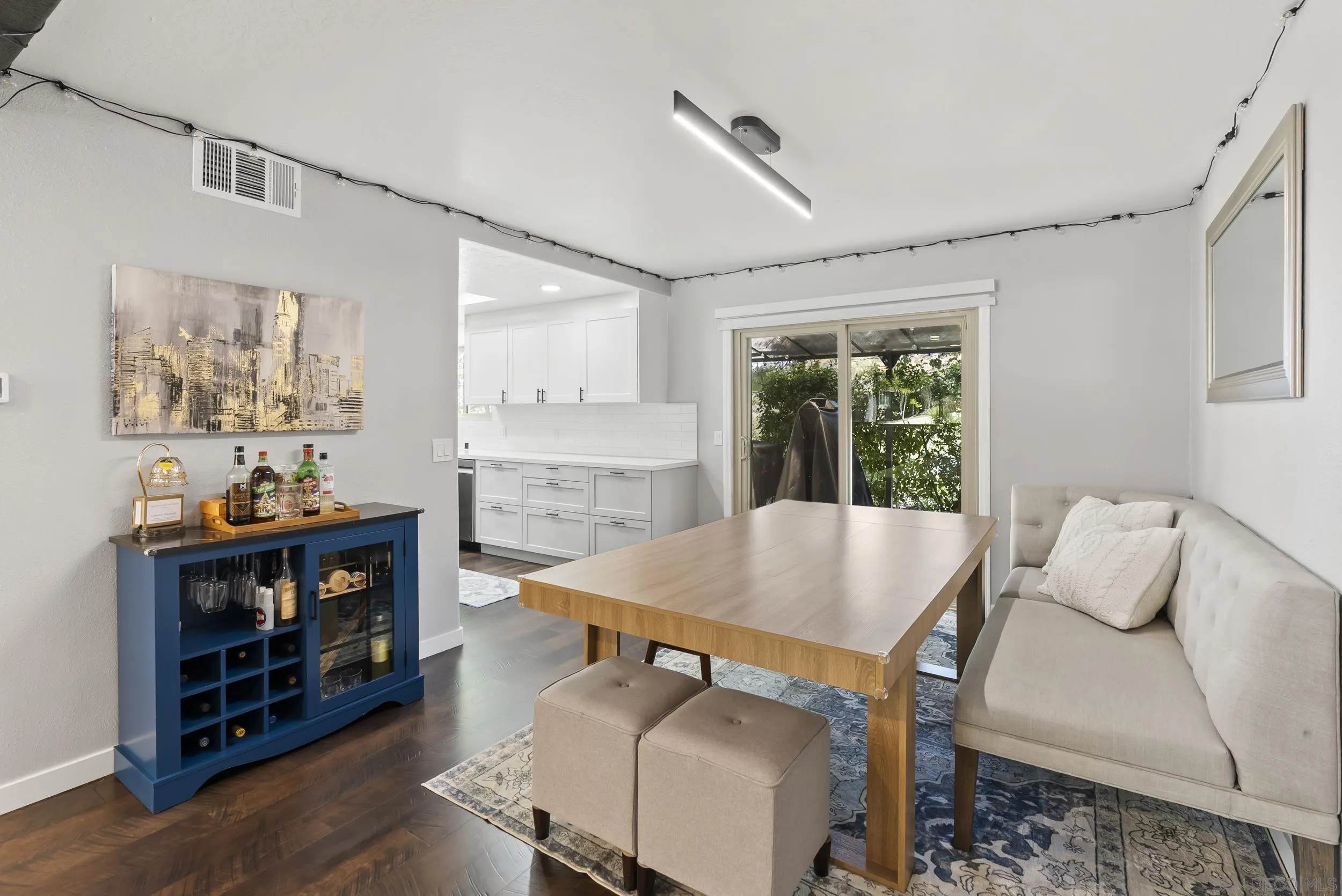 https://cdn.realtyfeed.com/cdn/127/260019287/70eeeb8e528f1d60afc0741fdc842984.webp