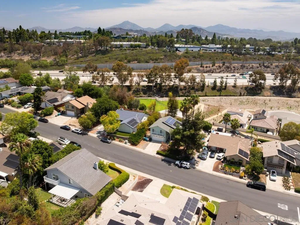 https://cdn.realtyfeed.com/cdn/127/260019293/21b05db10f18bbbb2f9370e5ea00f680.webp