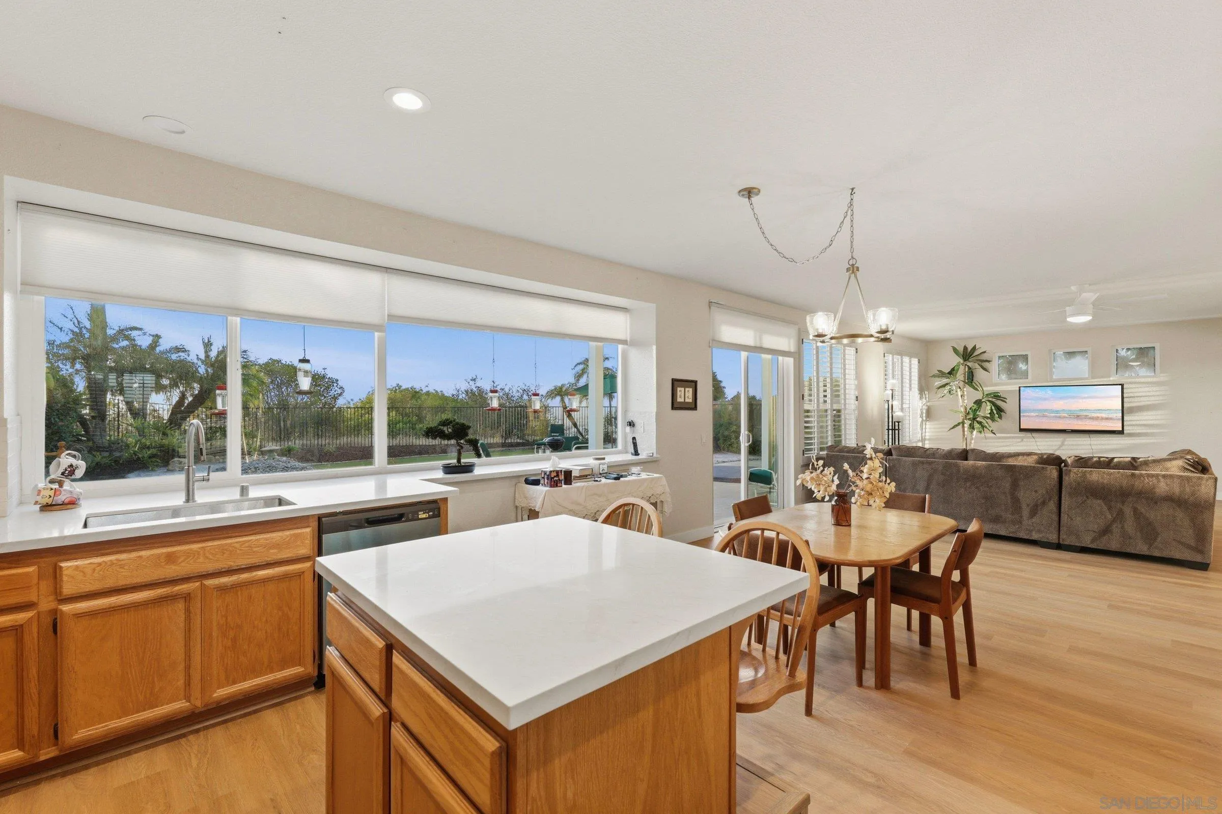 https://cdn.realtyfeed.com/cdn/127/260019294/0096d7900284c774da61c55dca203914.webp