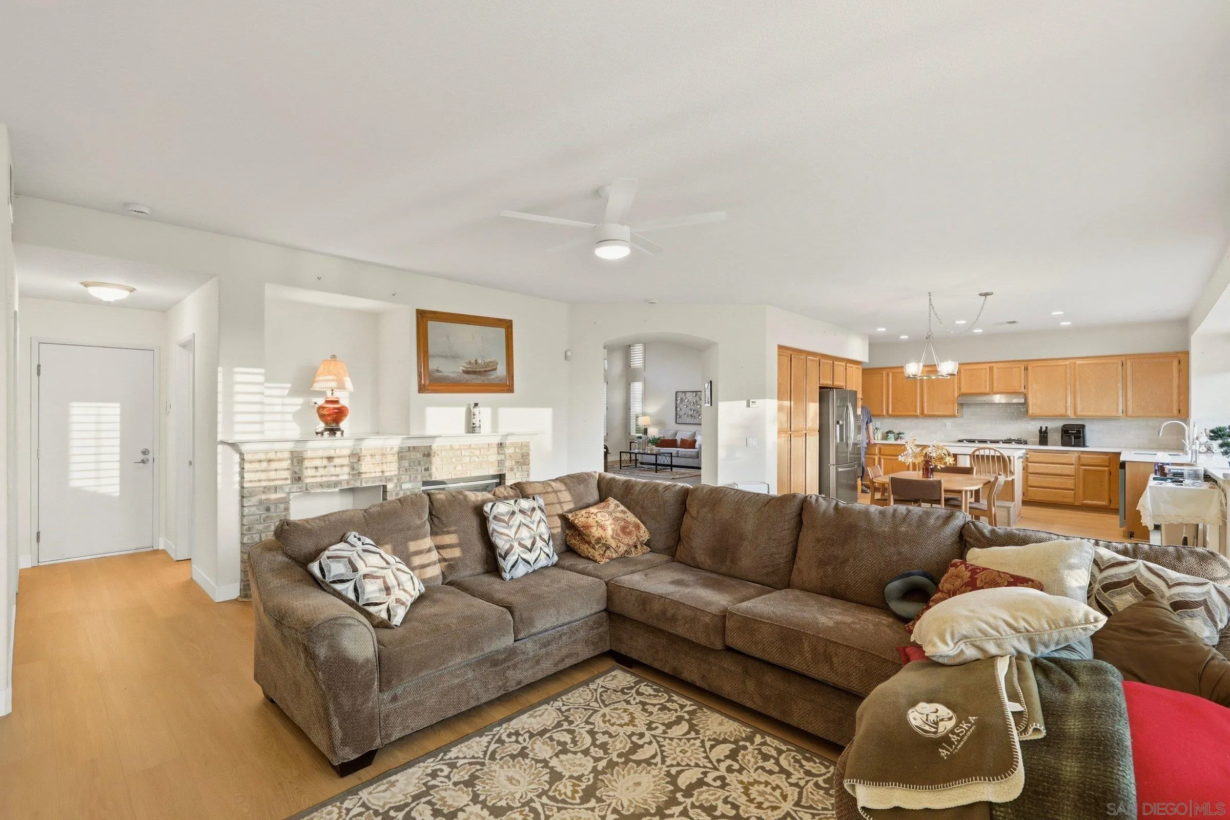 https://cdn.realtyfeed.com/cdn/127/260019294/65b72287250065e6adf9b358f6a7f488.webp