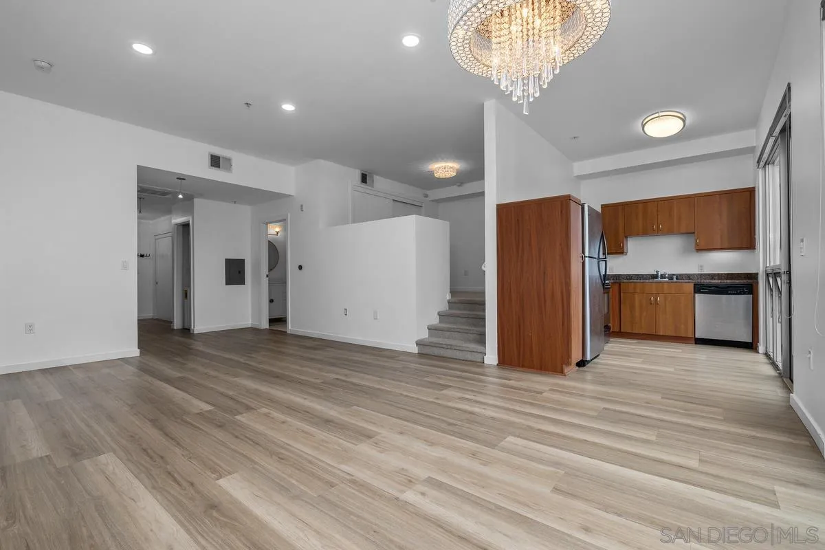https://cdn.realtyfeed.com/cdn/127/260019296/2d6987af1a331cfeab559b8eef5b6884.webp