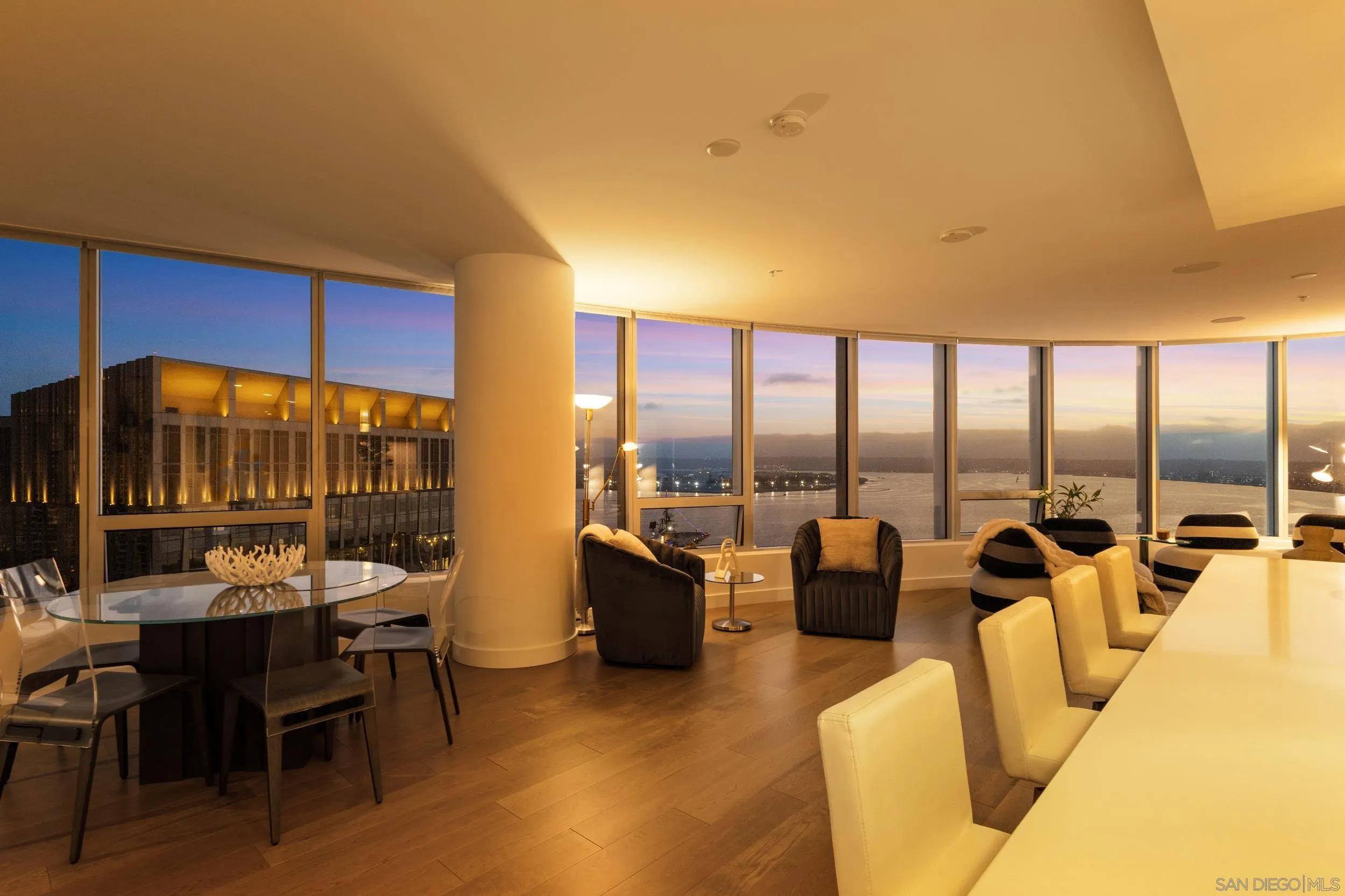 Photo #1: 260019298 Listing: Photo #1