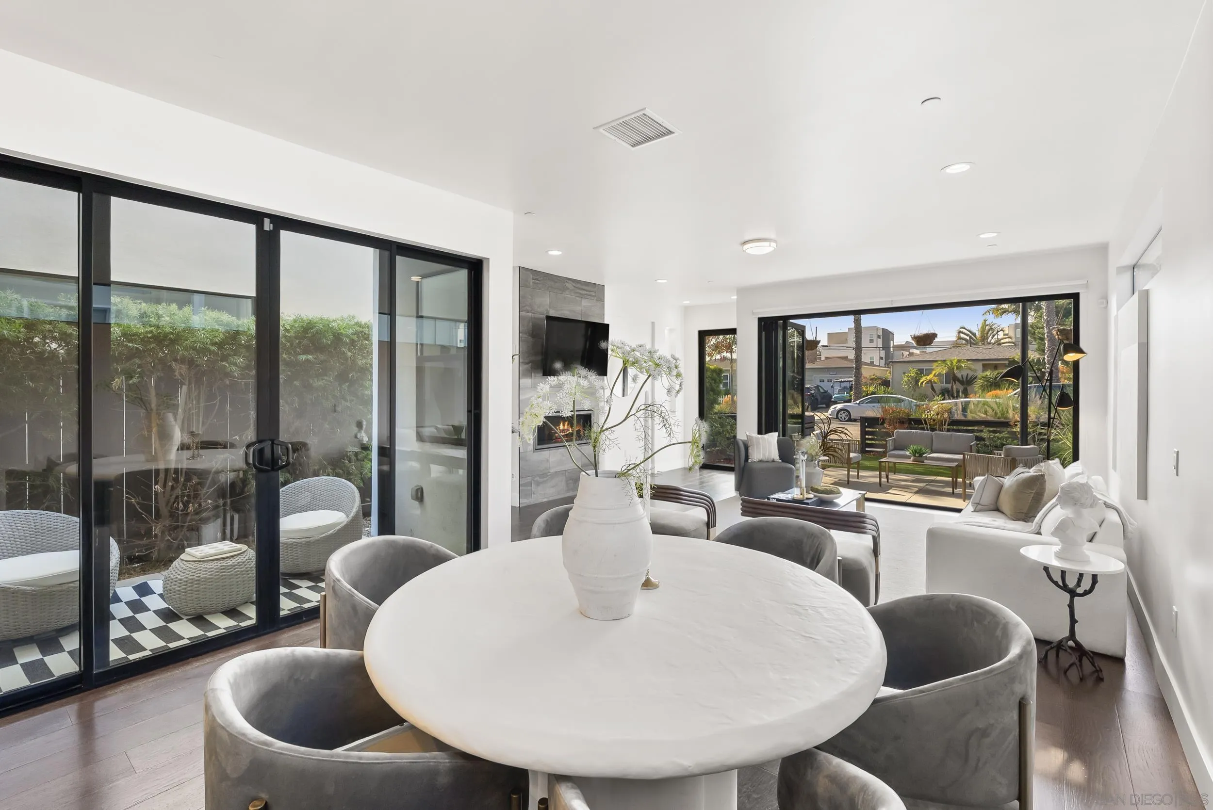 https://cdn.realtyfeed.com/cdn/127/2600193/7385acfab7399806400ad59c5fef00e2.webp