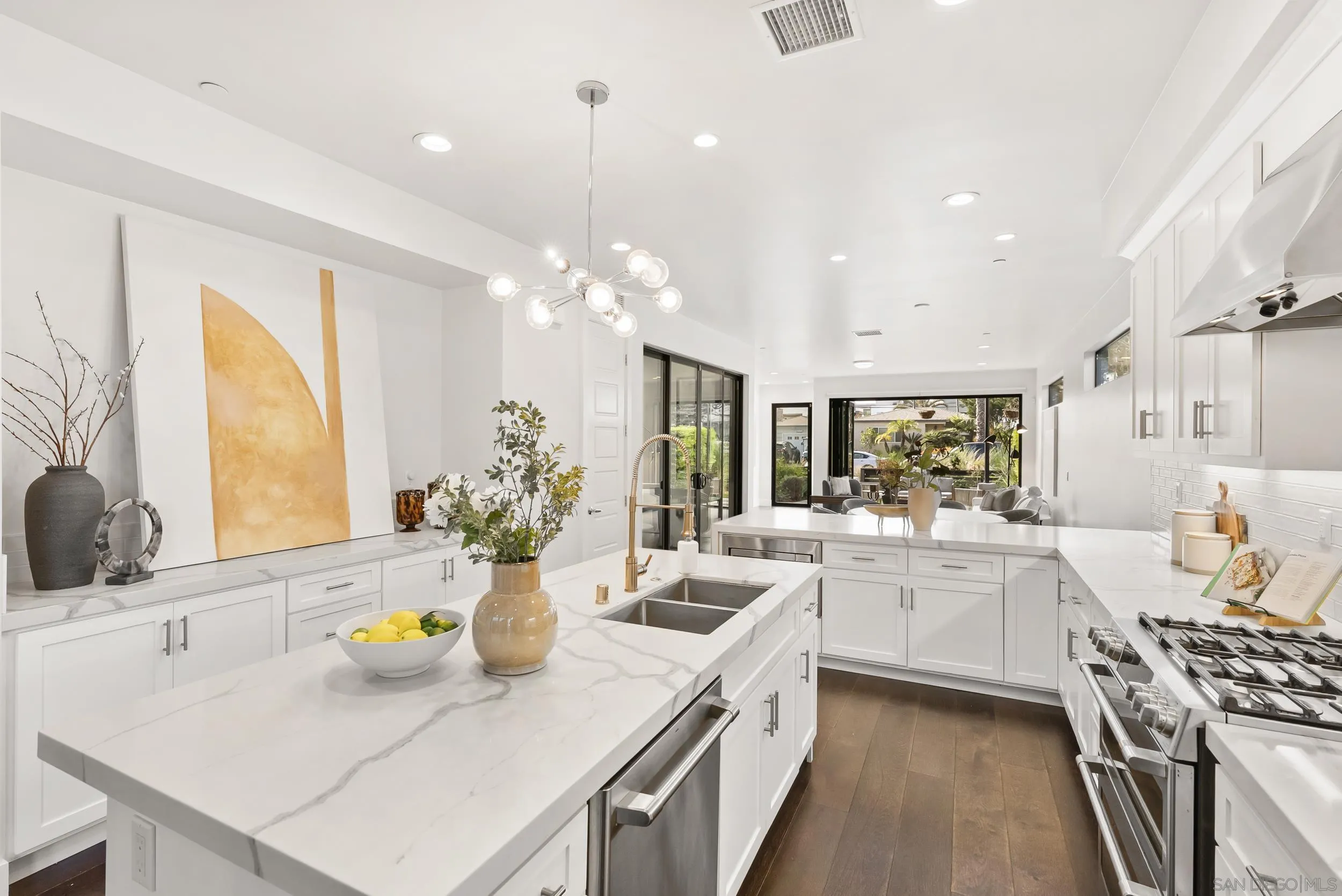 https://cdn.realtyfeed.com/cdn/127/2600193/bed0b967c131af52f22352549038b546.webp