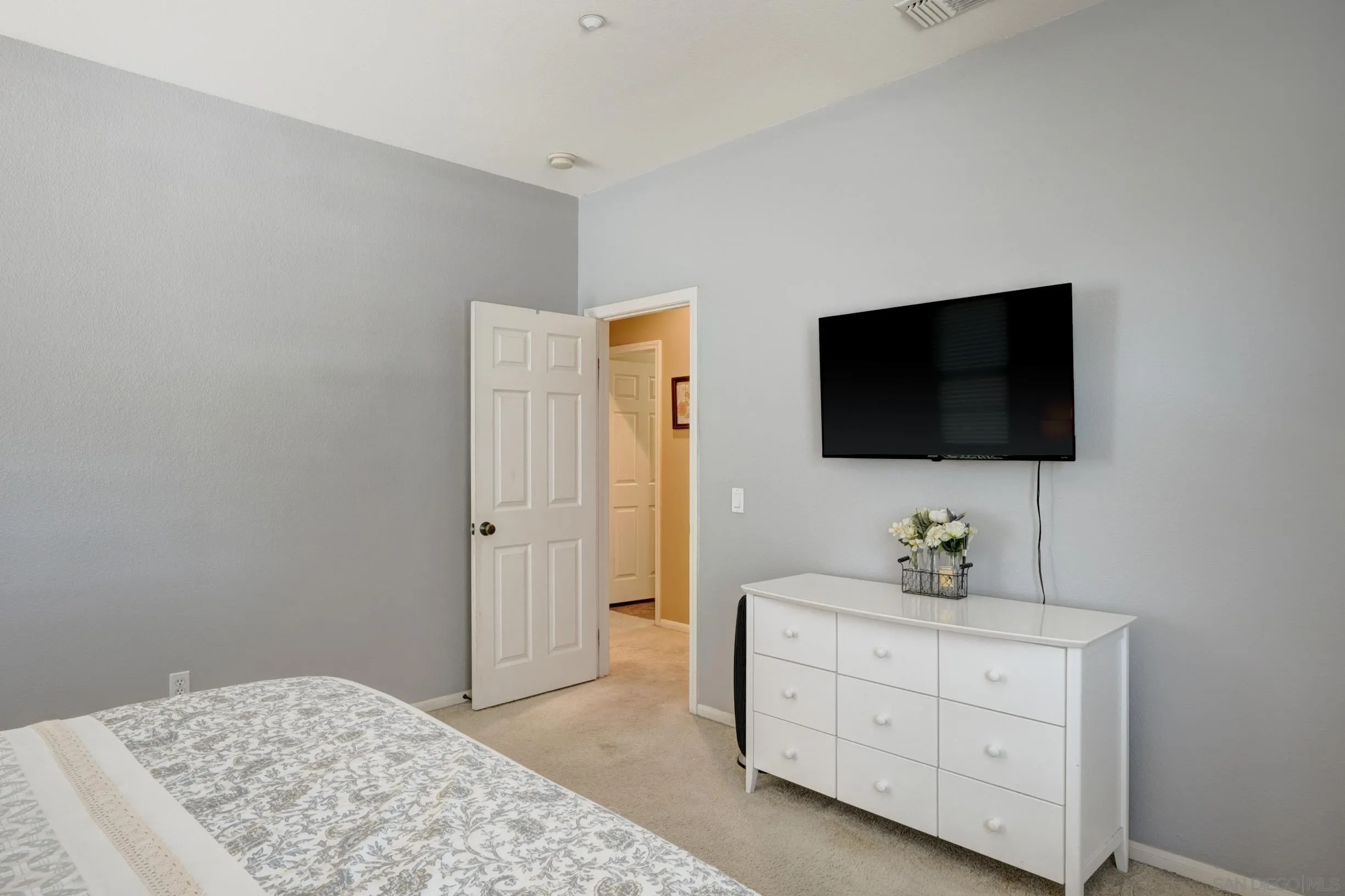 https://cdn.realtyfeed.com/cdn/127/260019303/4f5c712ef32eef0f5a3f733c970b0188.webp