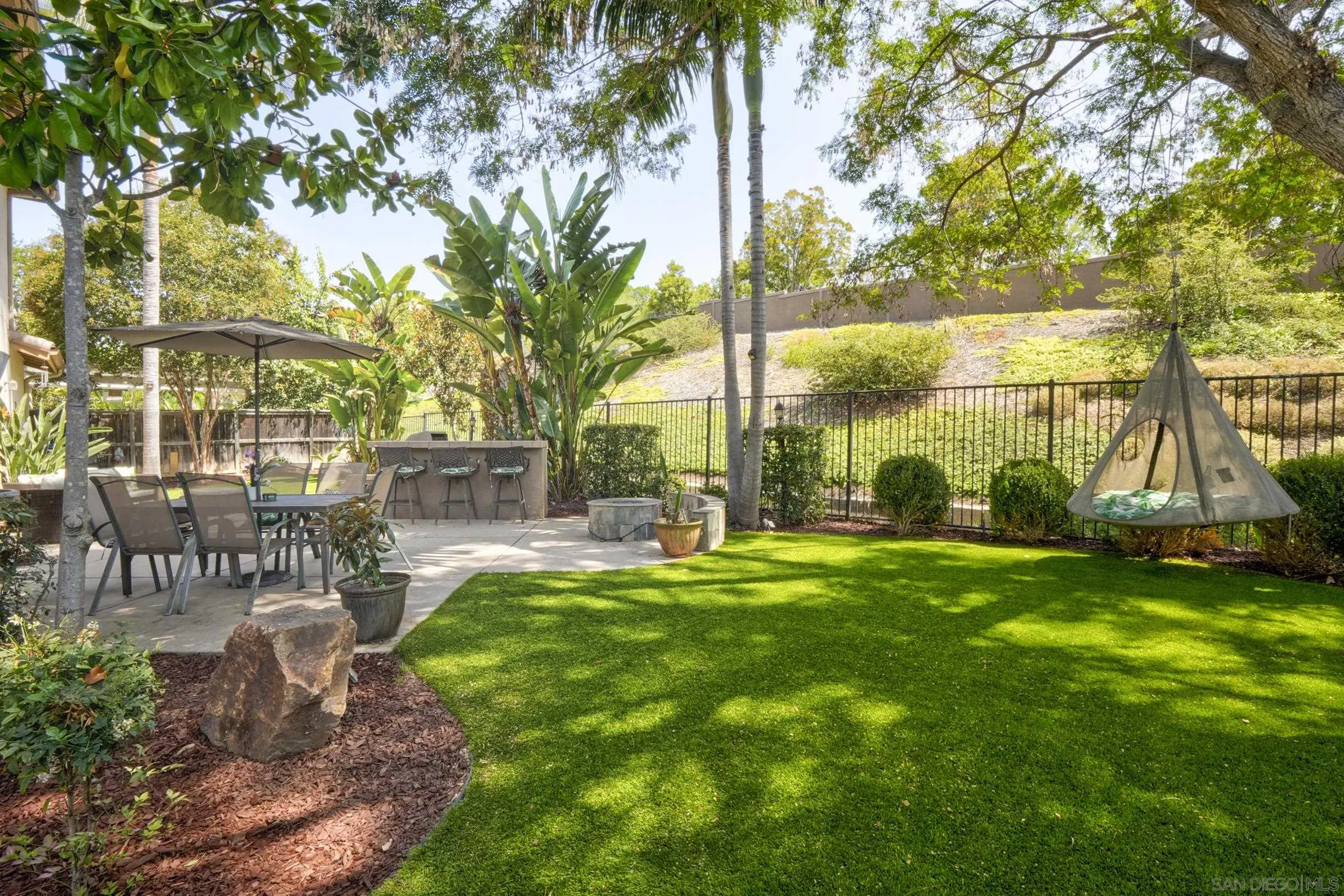 https://cdn.realtyfeed.com/cdn/127/260019303/58b1e7f89e9335ca1ef75695f39d5563.webp